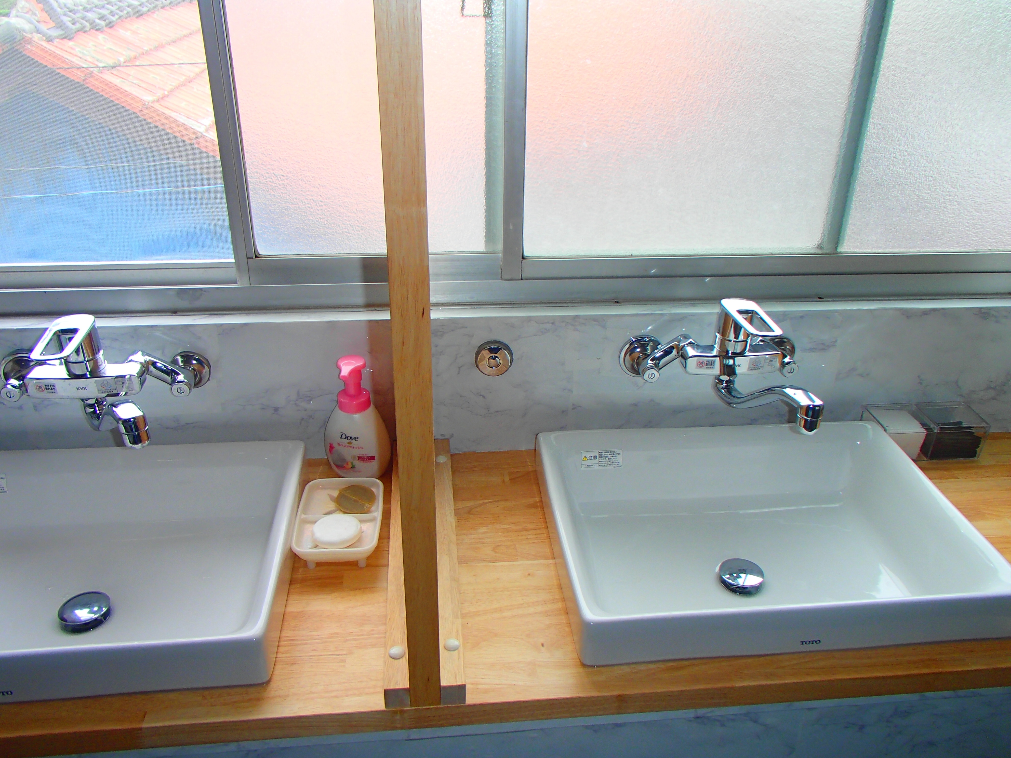 ac Makes it possible to use hot water in the bathroom