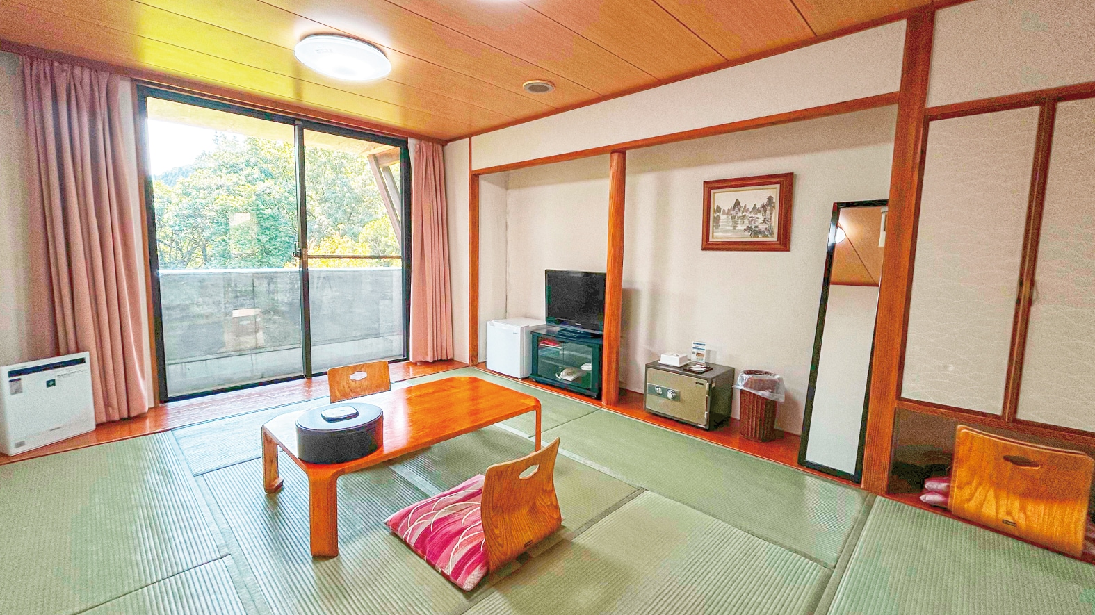 Japanese-style room