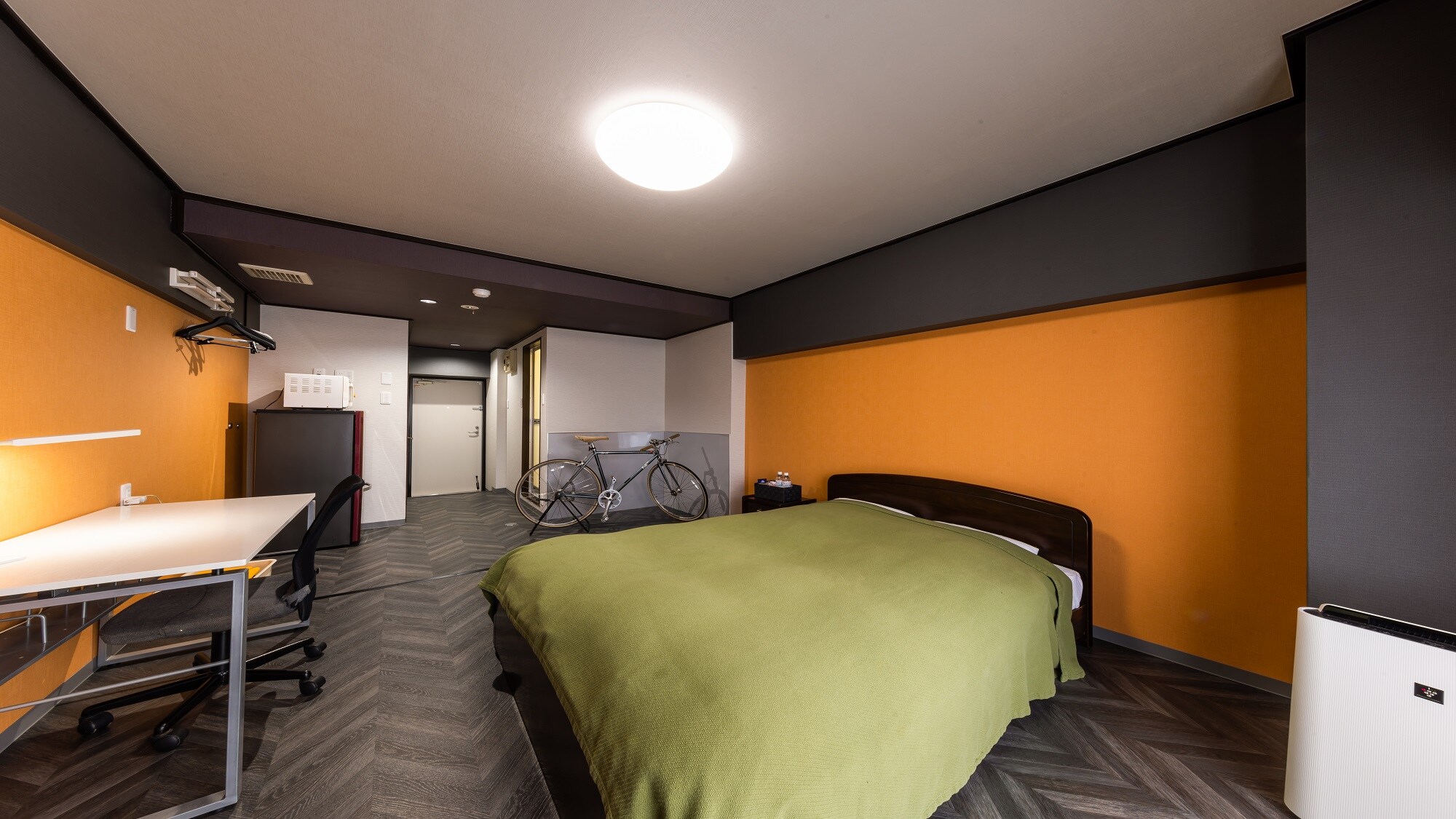 Cycle room with 3 double beds