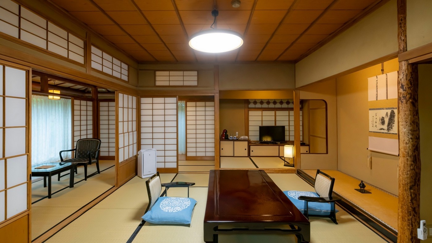 [Shirane] A room with a tranquil atmosphere where author Seicho Matsumoto wrote part of his novel "Tower of Waves"
