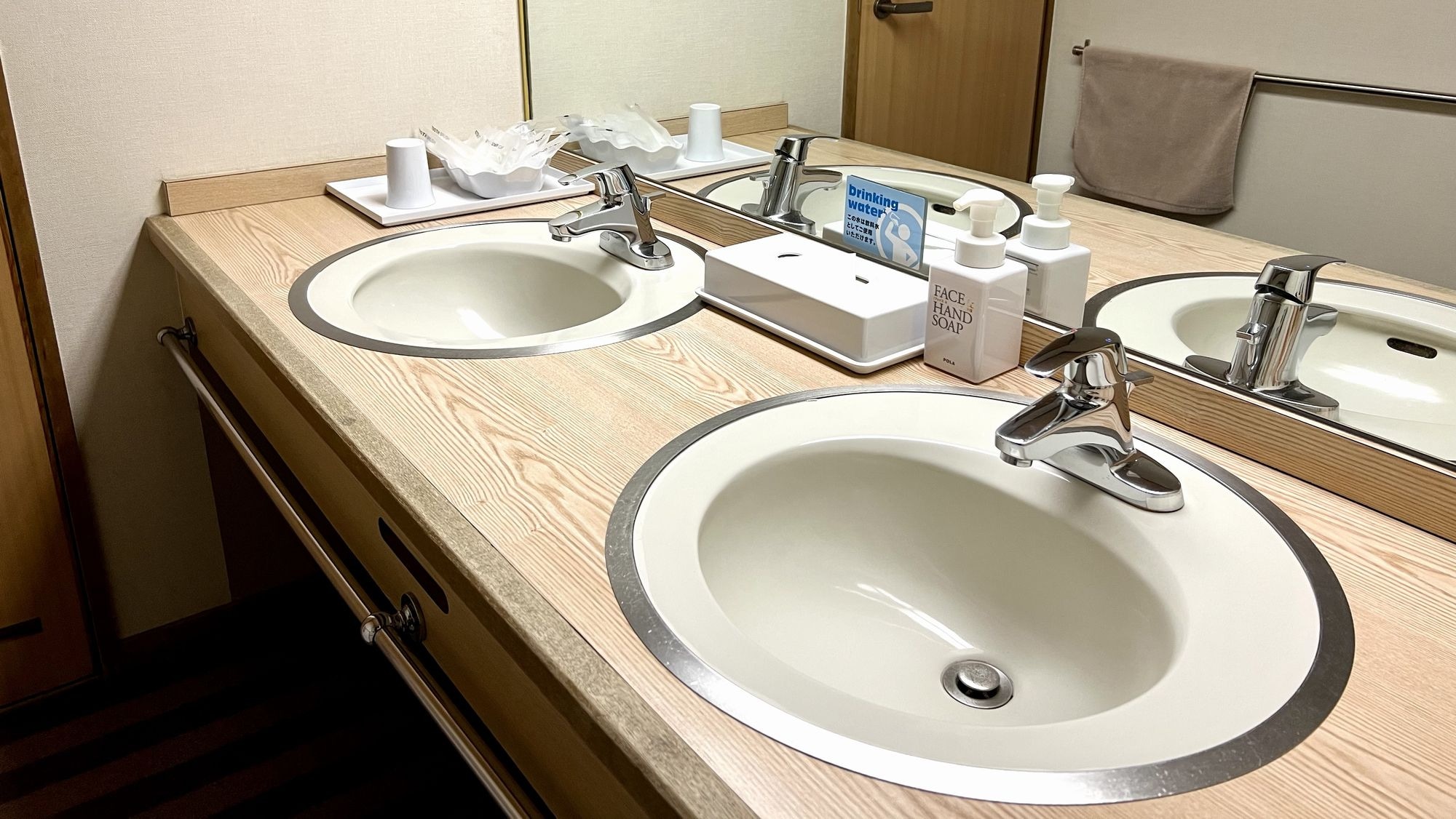 Bathroom washbasin