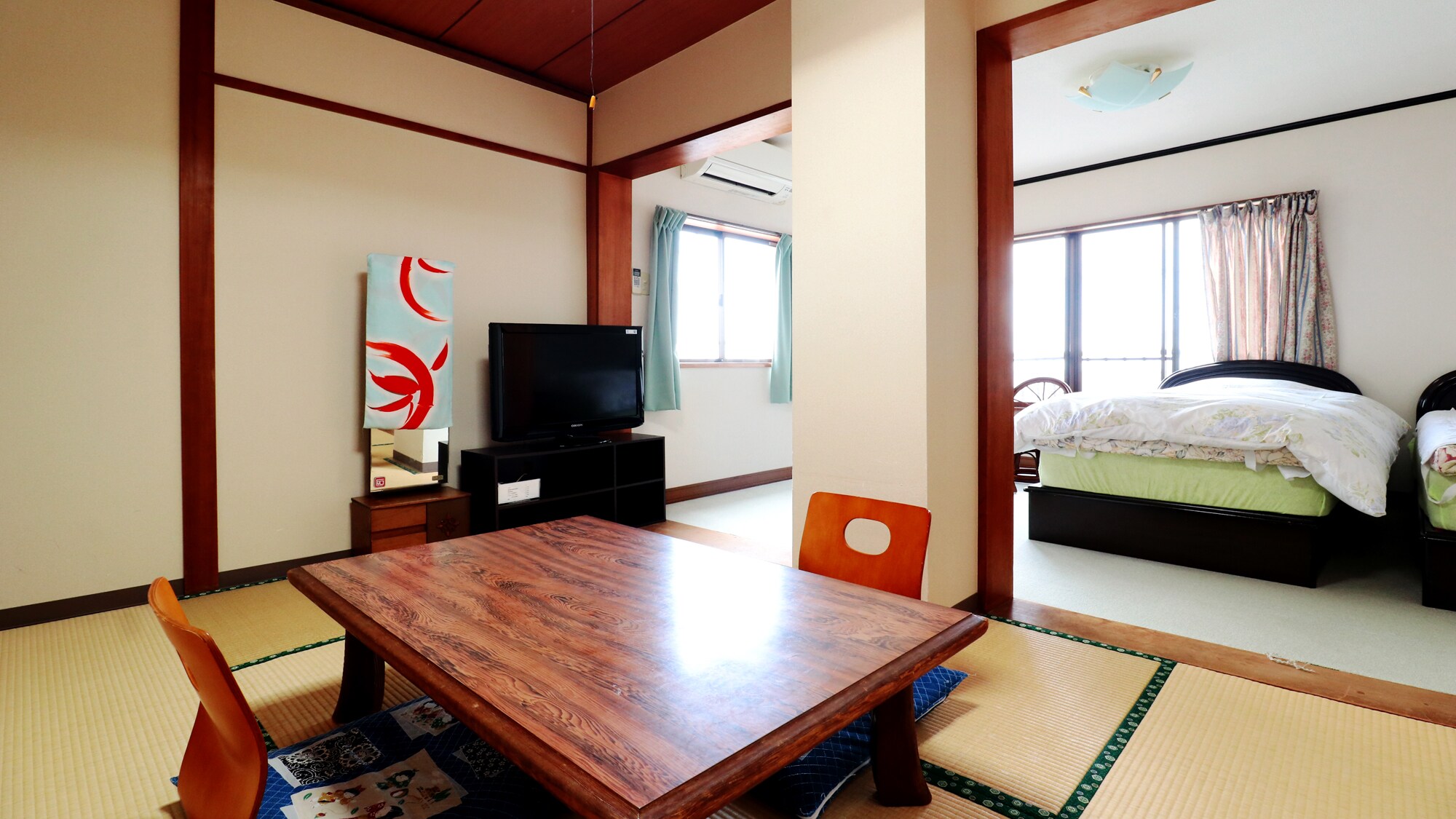 2nd floor Japanese-Western style room - Up to 2 people can stay