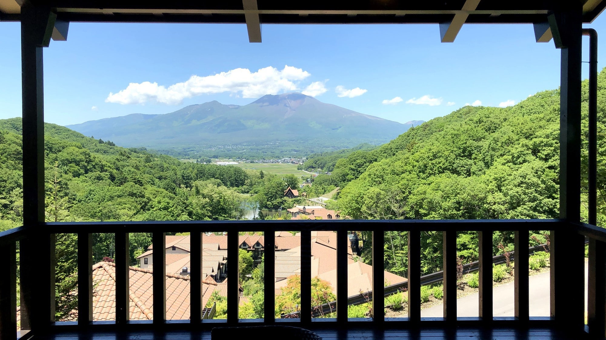 View from the Villa Suite: A special room with a panoramic view of Mt. Asama from the top of the hill. A luxurious suite with a luxurious feel.