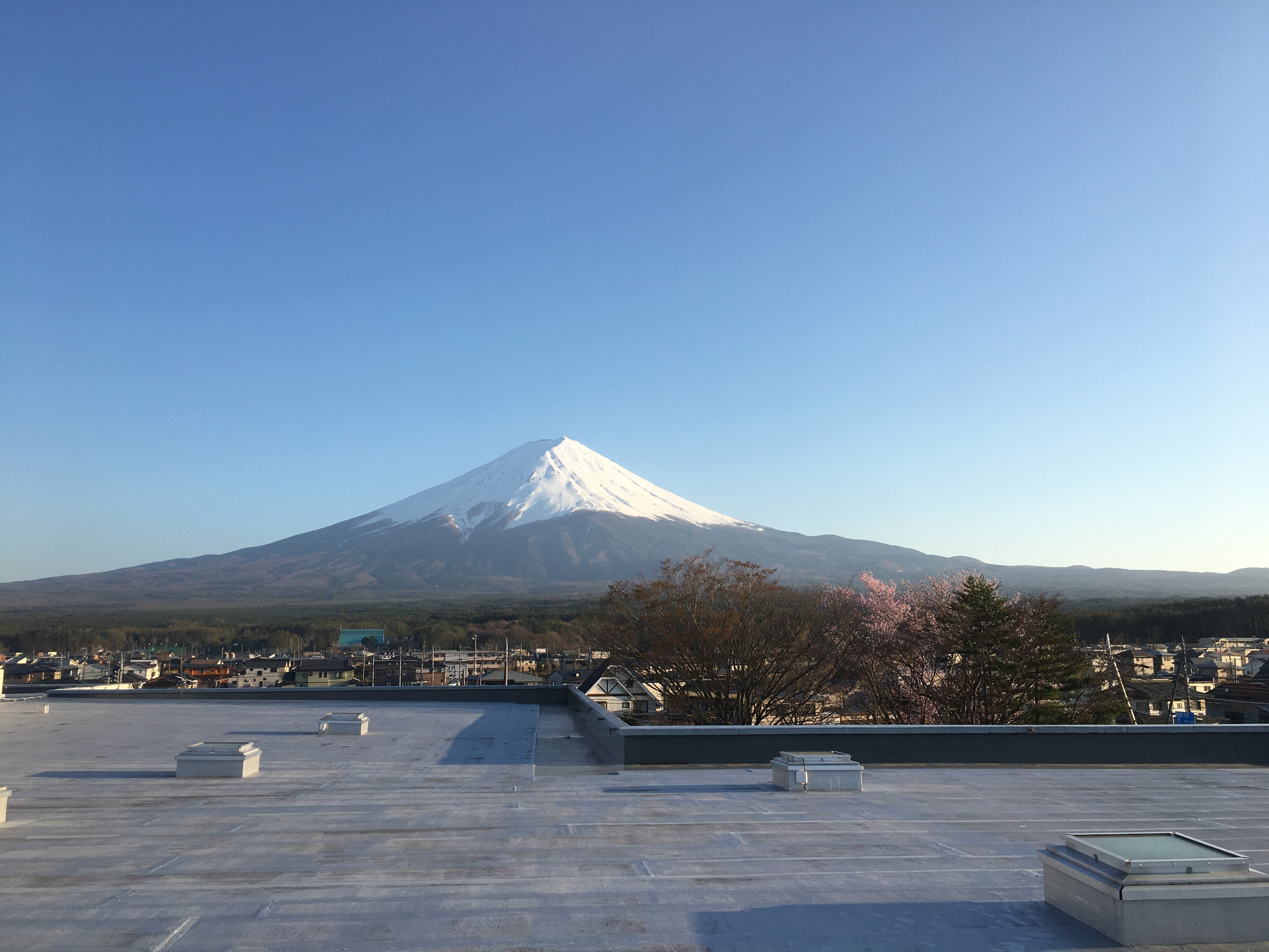 從屋頂俯瞰富士山 04.26
