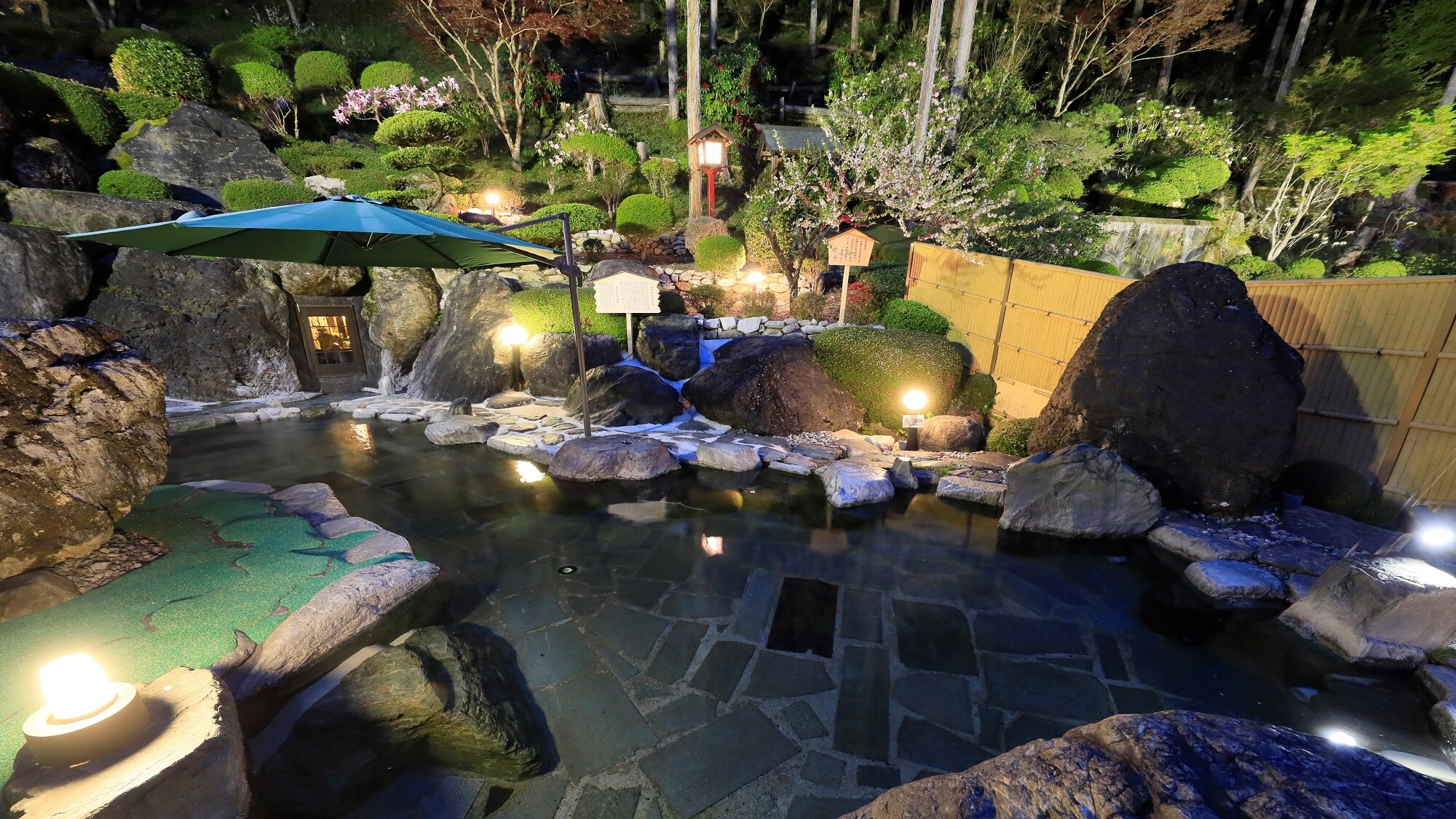 ■ Male_Garden Evening view of the open-air bath