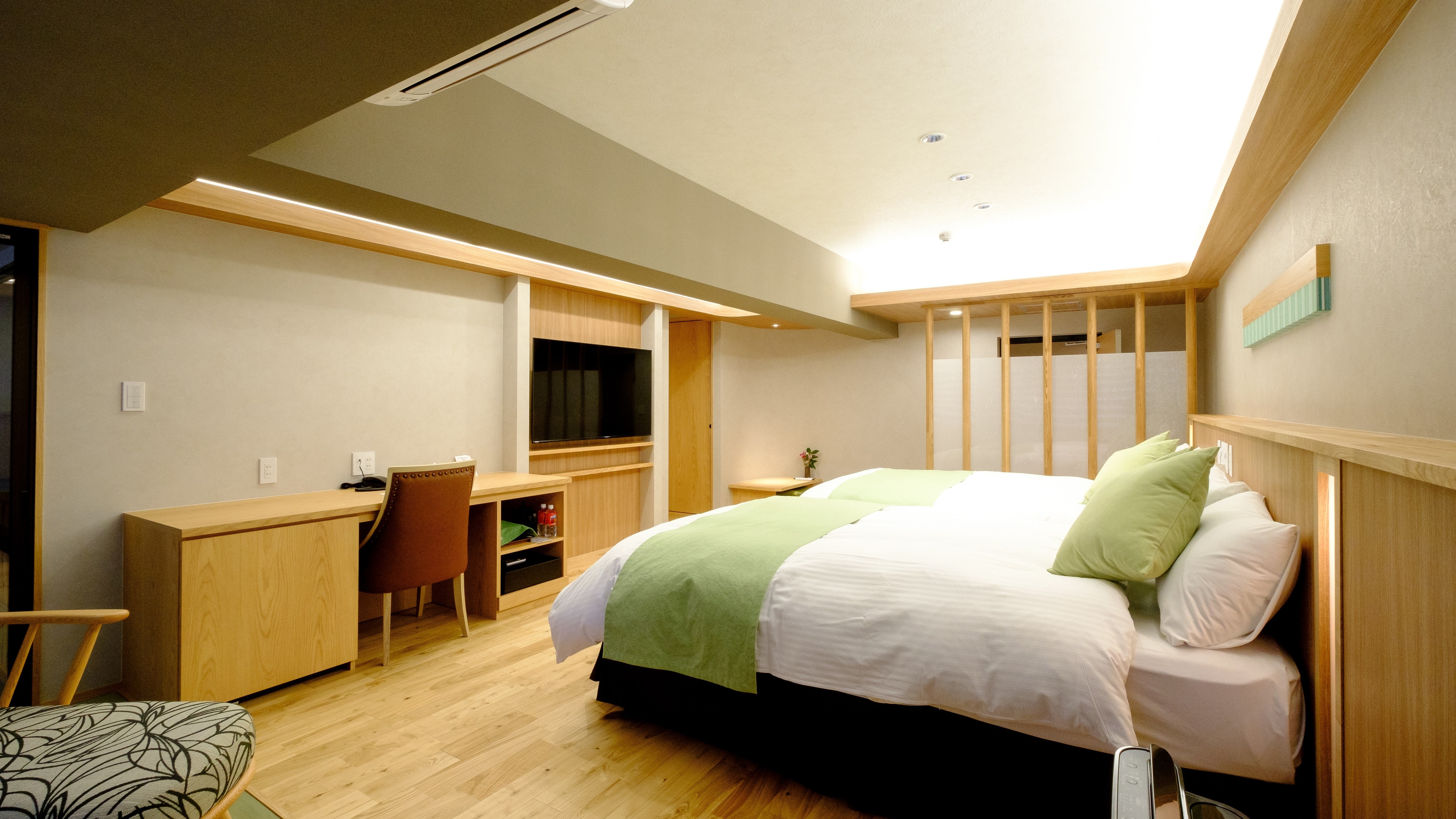 A modern Japanese room with a view bath on the jadeite floor [Sagigusa], non-smoking room
