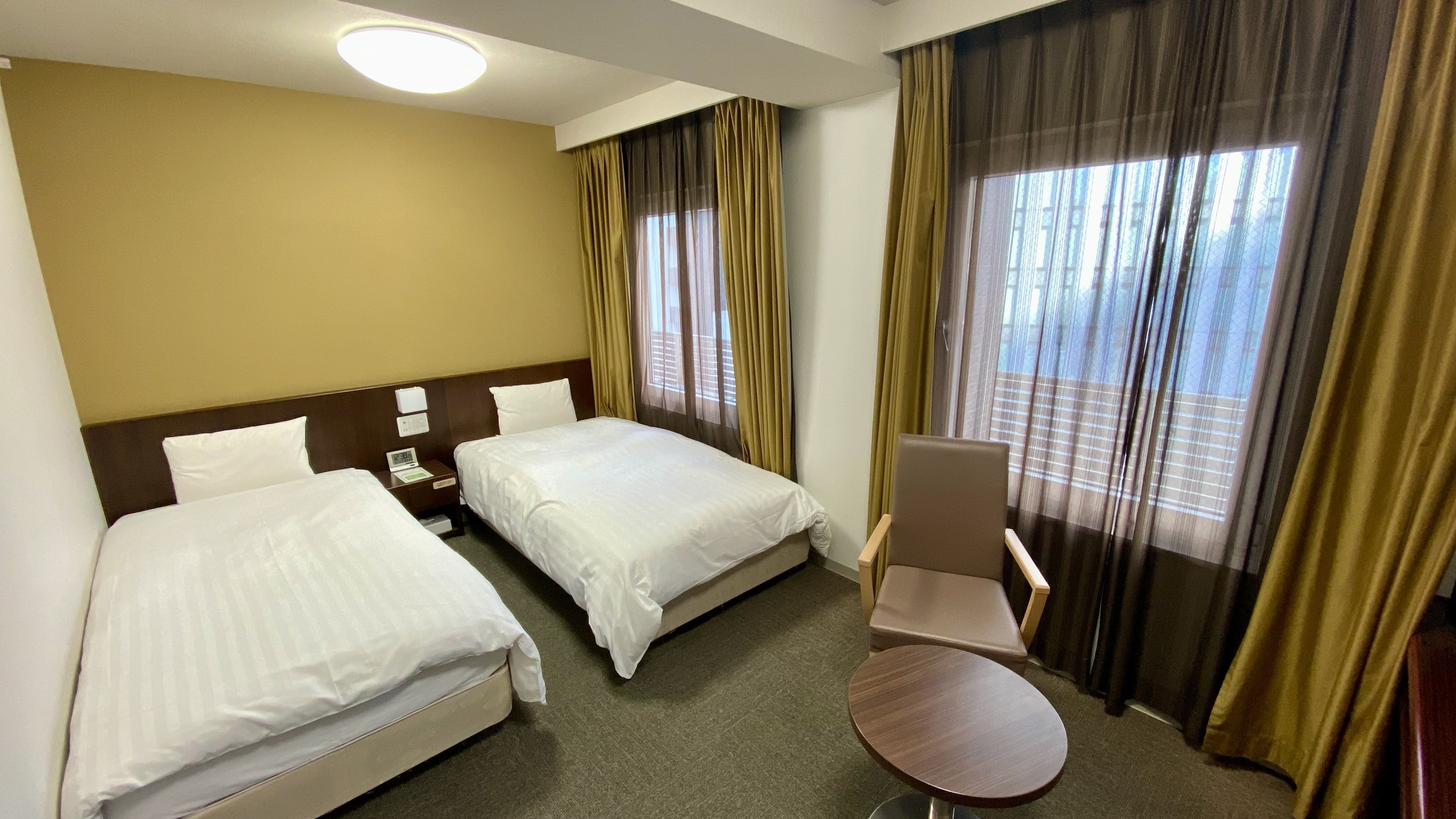 Twin room: 22 square meters, bed size: 90cm wide x 195cm long, 2 beds