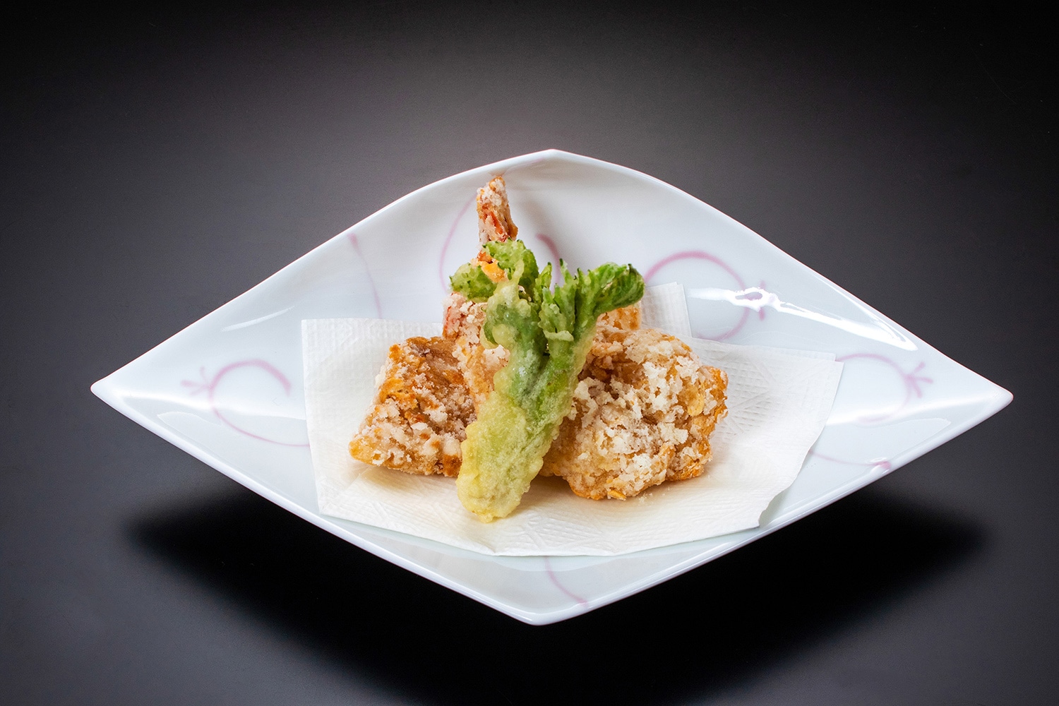 [อาหารไคเซกิตามฤดูกาล] เมนูพิเศษของร้านทาจิบานายะ: หิมะเหลือทอดเสิร์ฟพร้อมเทมปุระผักภูเขา (ถึงสิ้นเดือนพฤษภาคม 2568)