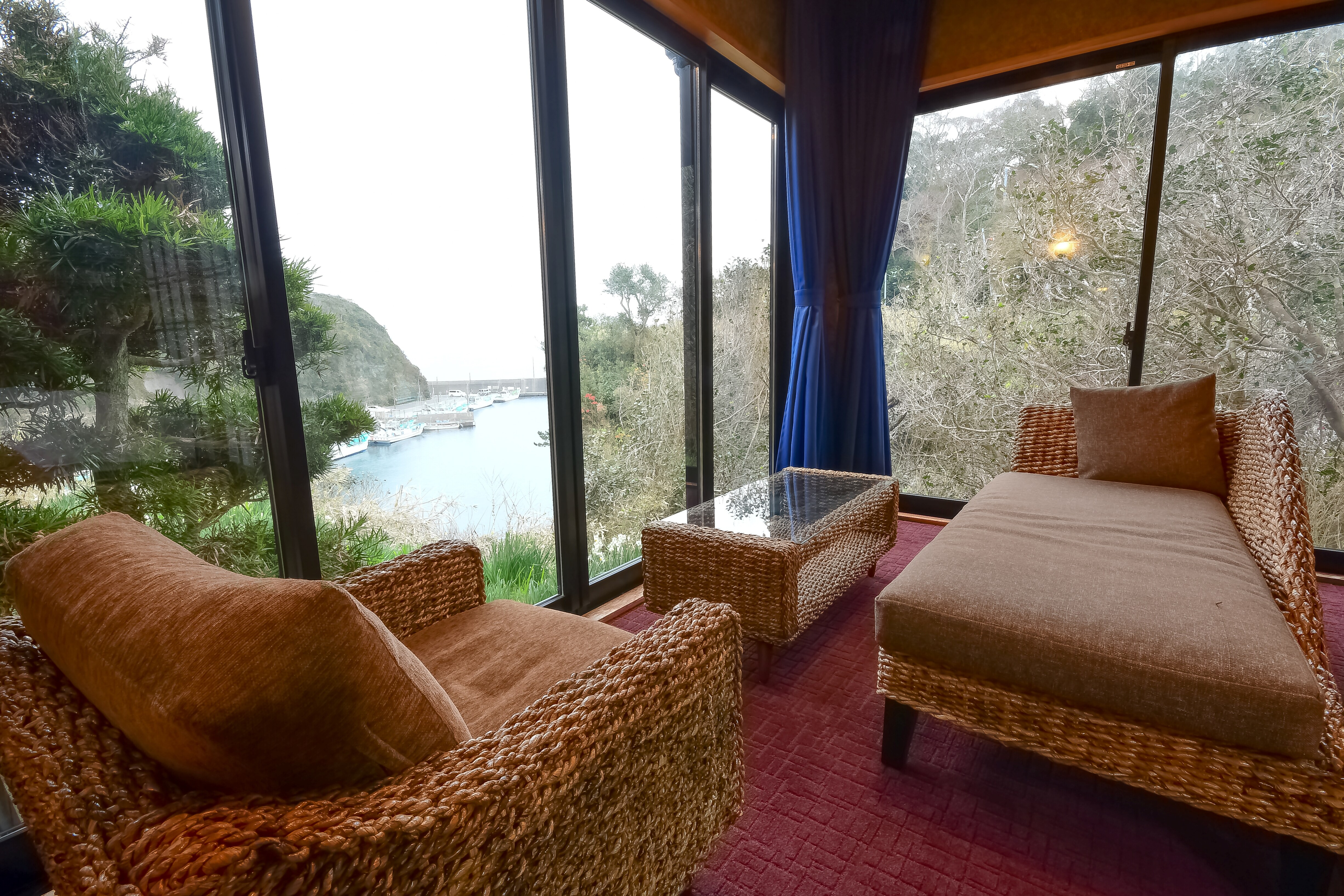 South Building, Japanese-style room with a view of the sea, 10 tatami mats + 4 tatami mats on the veranda, with bath and toilet, an example