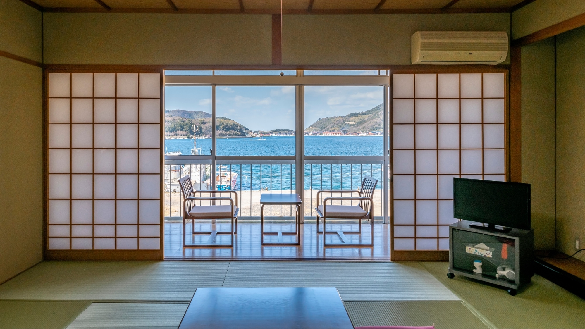  打开窗户就能感受到海风拂面的海景房。