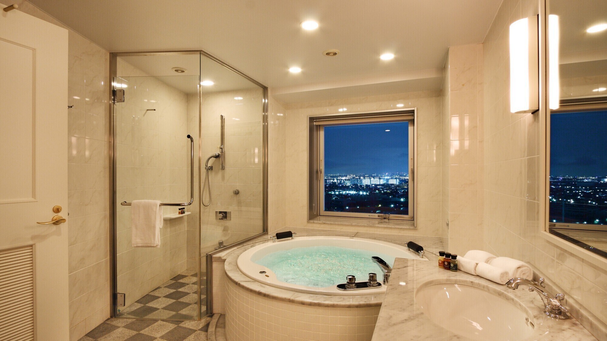 鼓风机浴（仅限 Emion 客房）