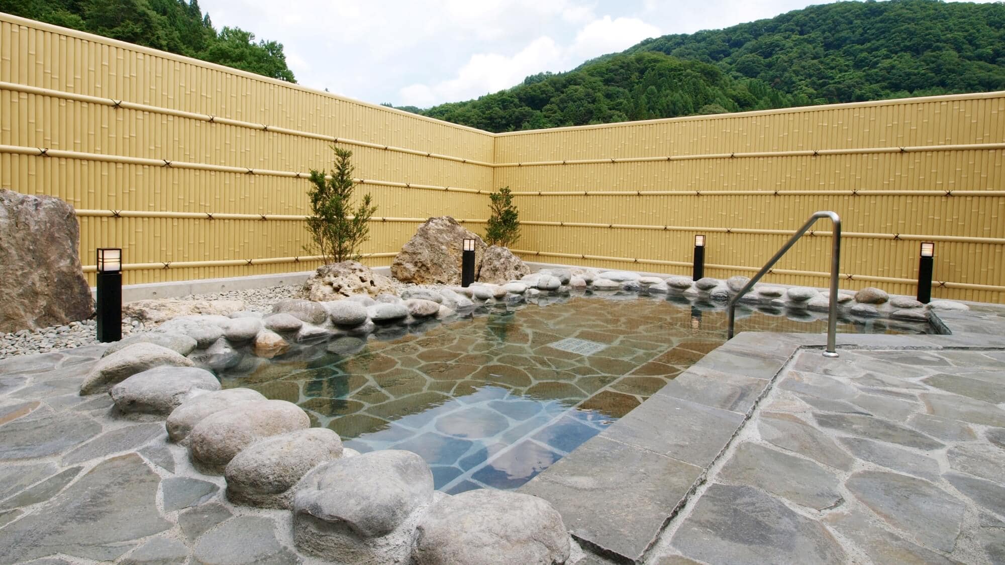 ■ Open-air bath