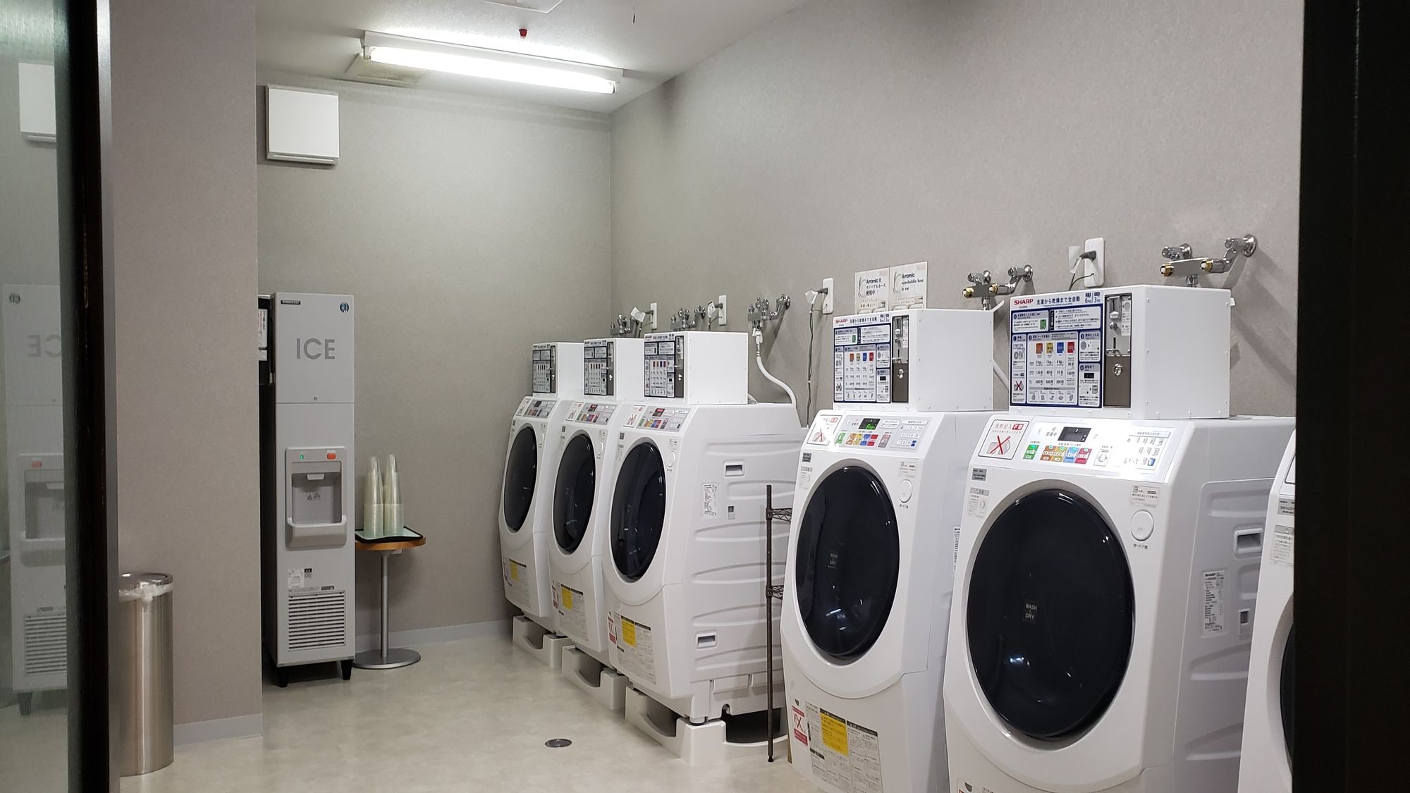 Tòa nhà phía Nam tầng 1 giặt xu
