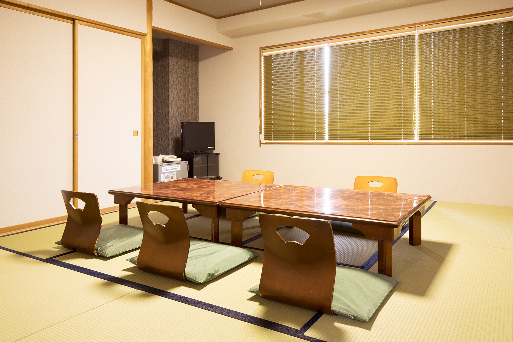 Japanese-style room (10 tatami mats)