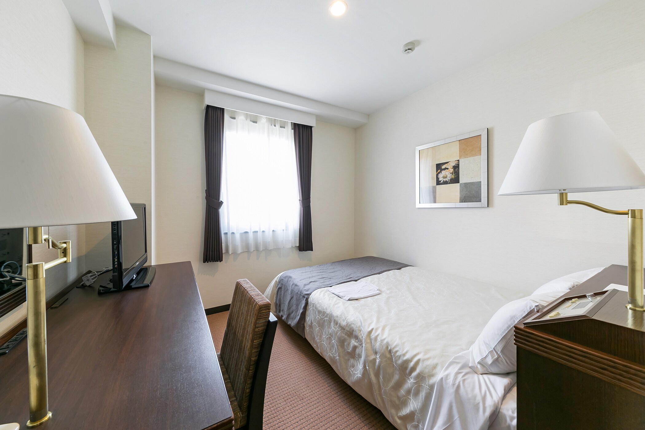 Single room (semi-double room) 15.1 sqm / 140 cm wide bed