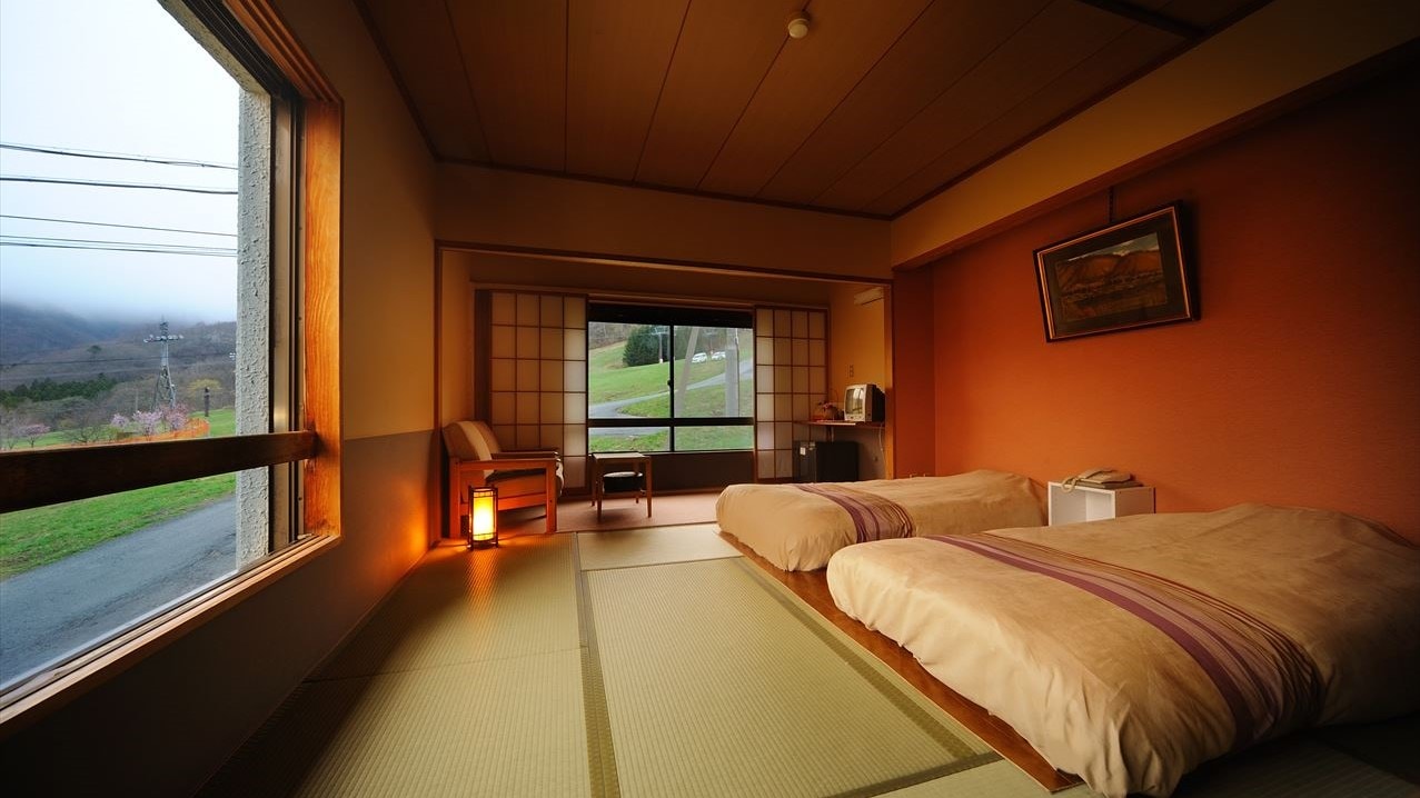 Club Room: Enjoy the luxury of a relaxed time while feeling the beautiful four seasons of the plateau outside your window.