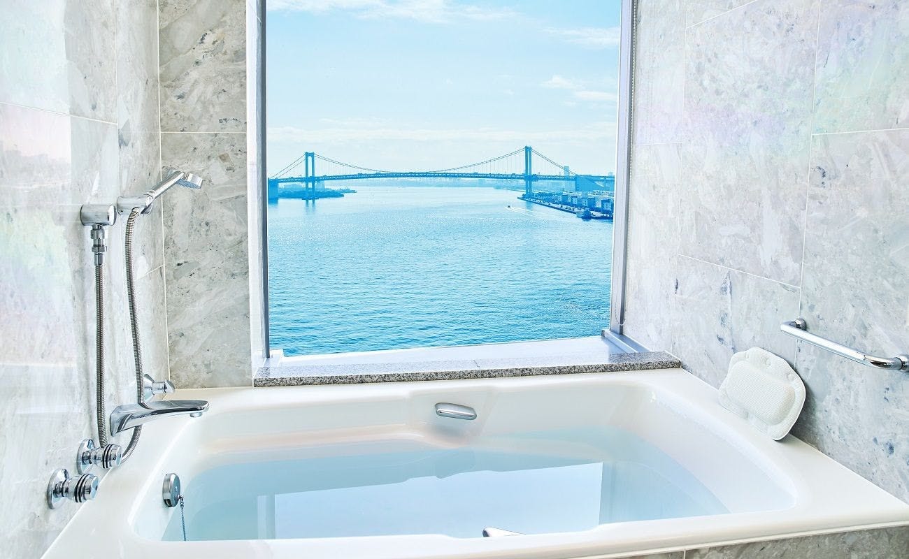 Executive Premium Bay View Double (14th and 15th floors) 1