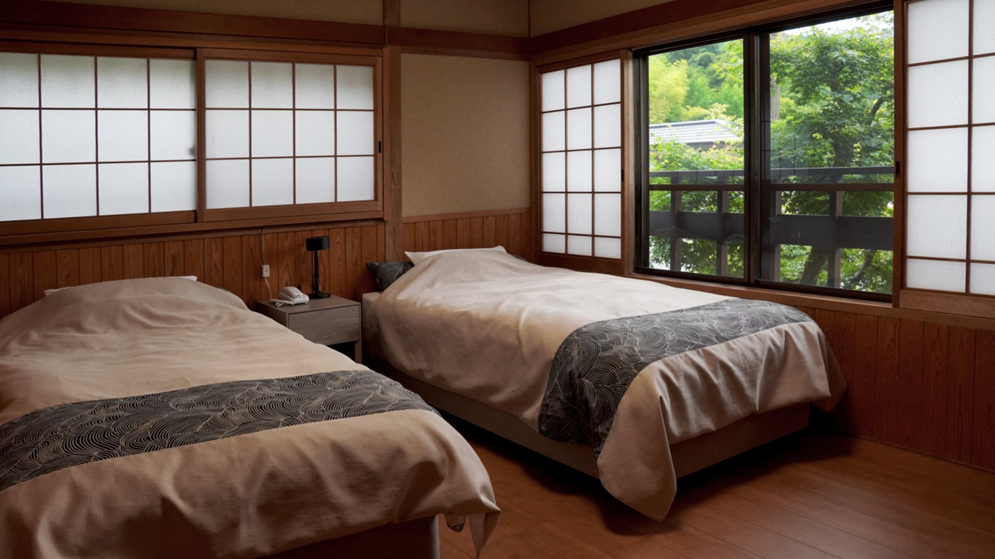 ○ [Bangunan utama] 2 ruangan Jepang-Barat berturut-turut (10 tikar tatami + 6 tikar tatami)