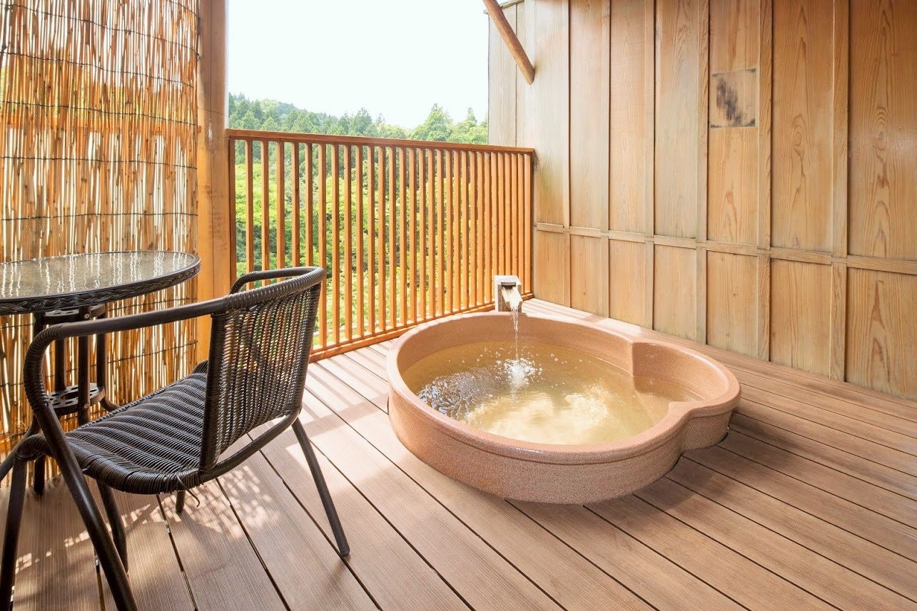 [307] Open-air bath in guest room