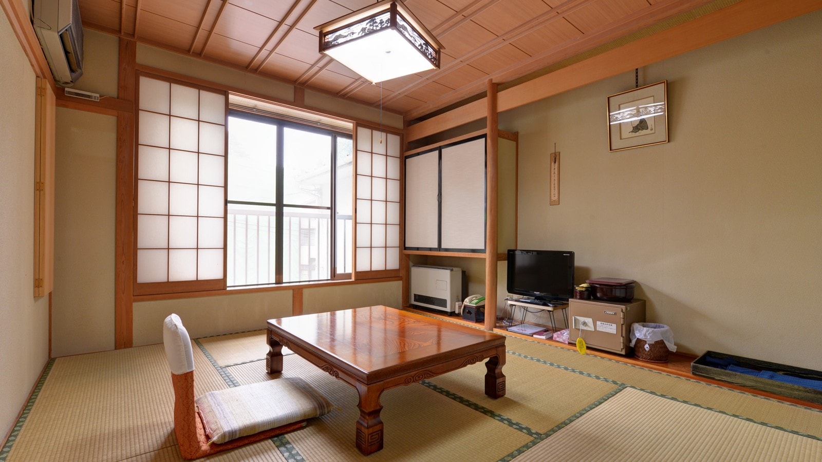 *Room (Japanese-style room, 7 tatami mats)