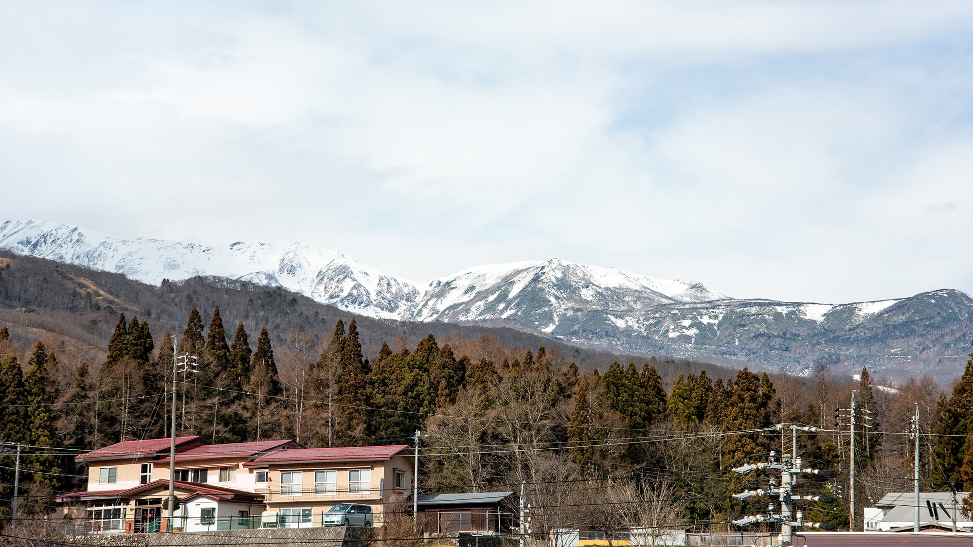 *ทัศนียภาพ (ห้องสไตล์ตะวันตกฝั่งอาคารหลัก)/ในฤดูหนาวจะมองเห็นเทือกเขาแอลป์ตอนเหนือที่ปกคลุมไปด้วยหิมะ