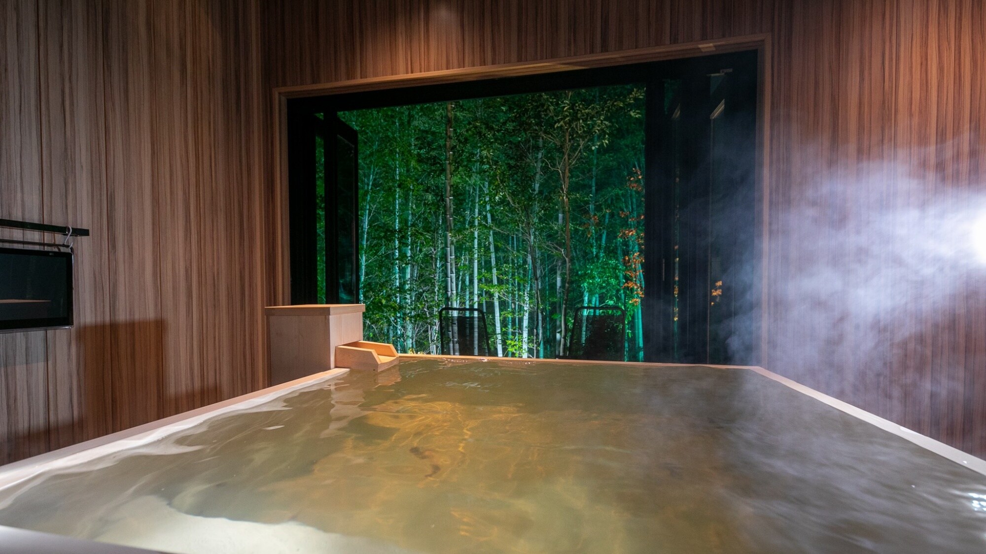 Phòng tắm bán lộ thiên Cypress có ban công (Shion)