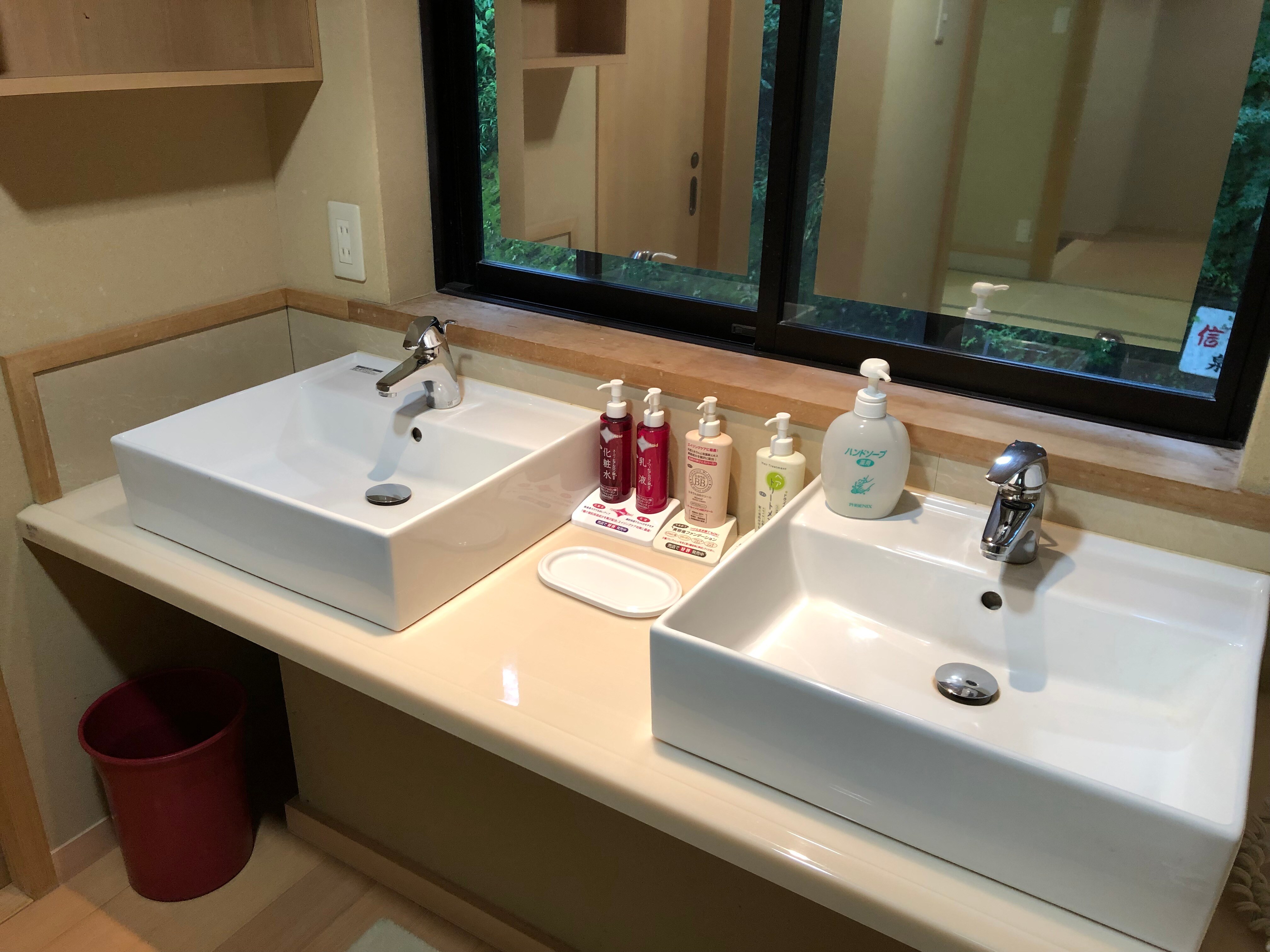 West Wing: An example of two adjoining Japanese-style rooms (photo is of a guest room on the 3rd floor)