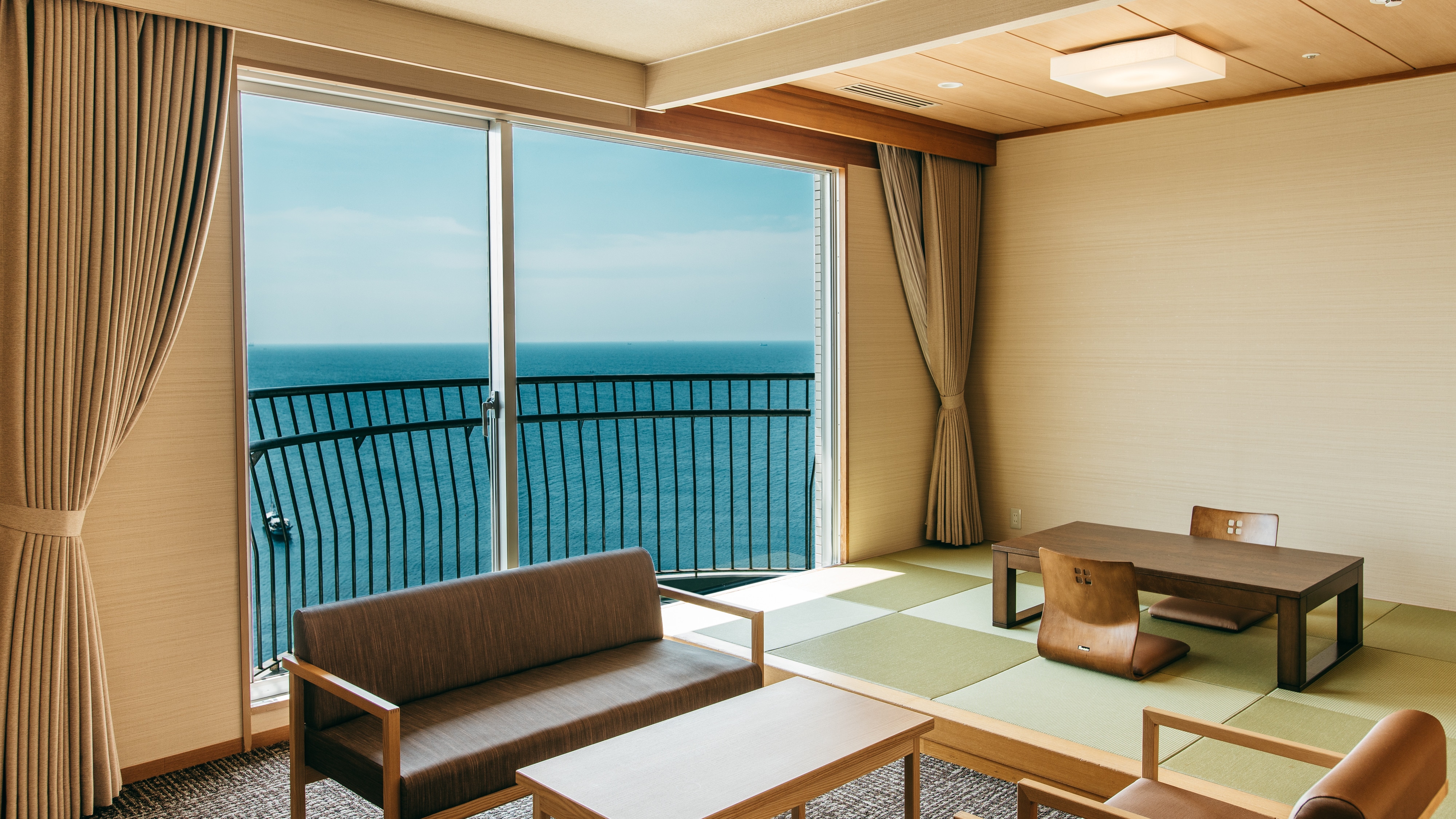 [Ocean view] Japanese-Western style room (with bath) / 51 square meters