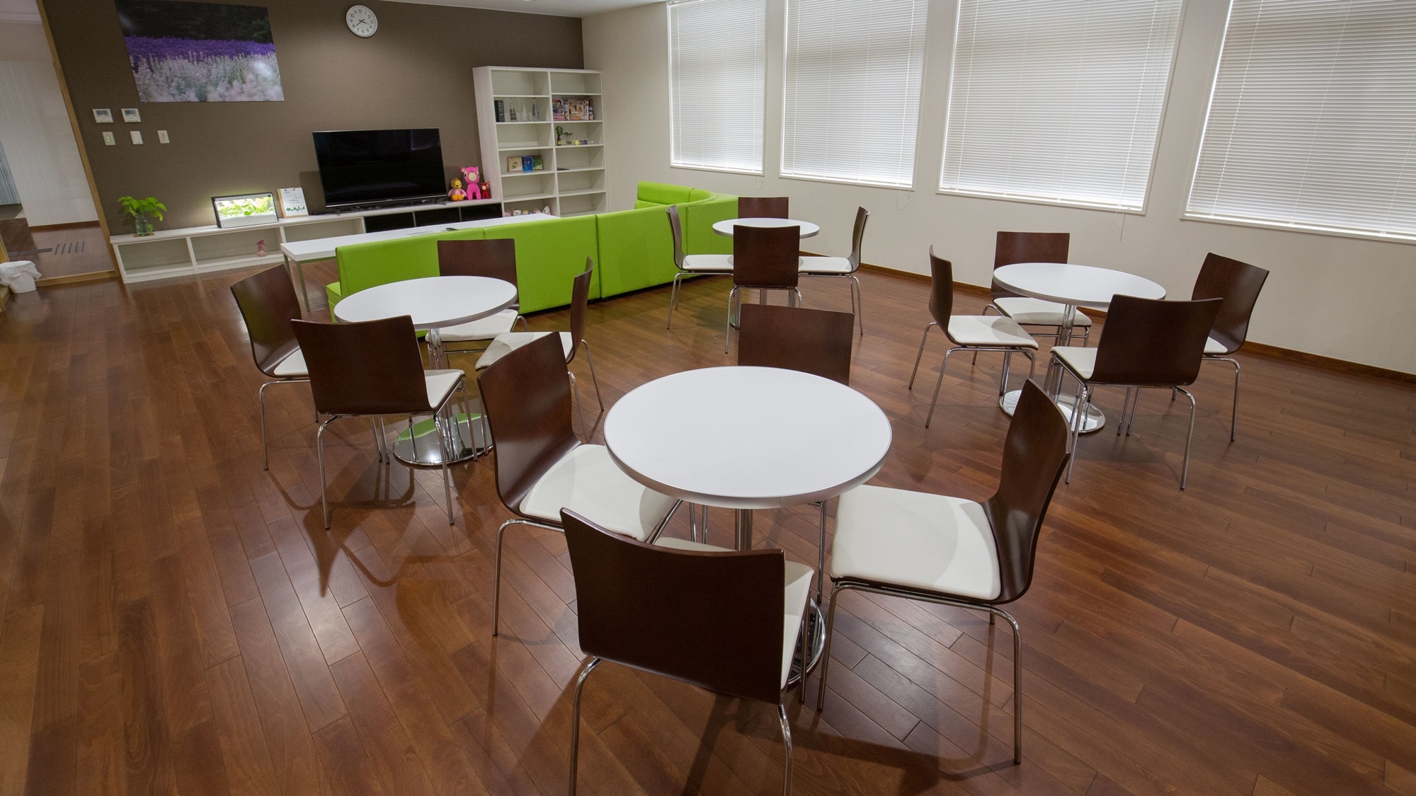 *Example of facility: Entrance hall