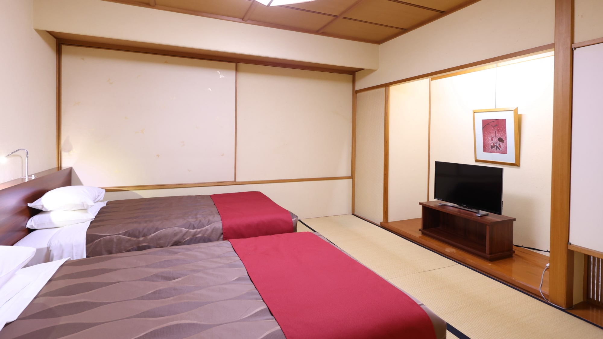 [Tầm nhìn ra hồ Suwa/Phòng kiểu Nhật-Tây] Phòng khách + Phòng kiểu Nhật 12,5 chiếu tatami + 8 chiếu tatami / ~7 người