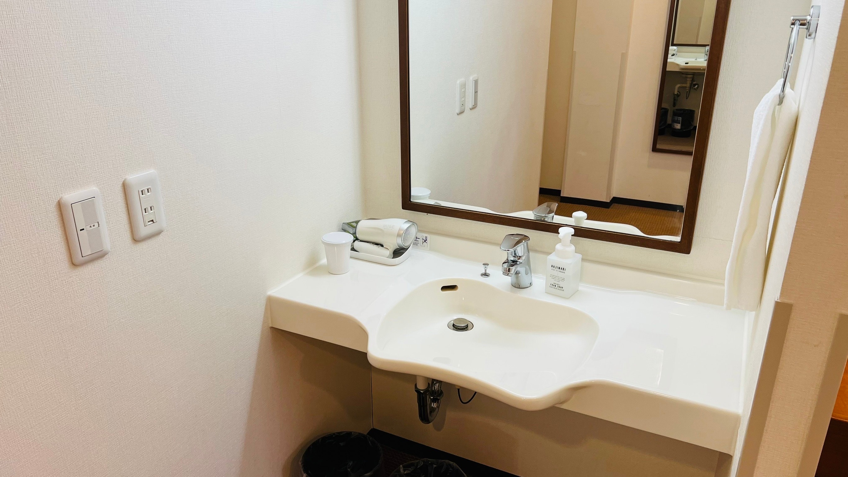 Barrier-free room: Washbasin