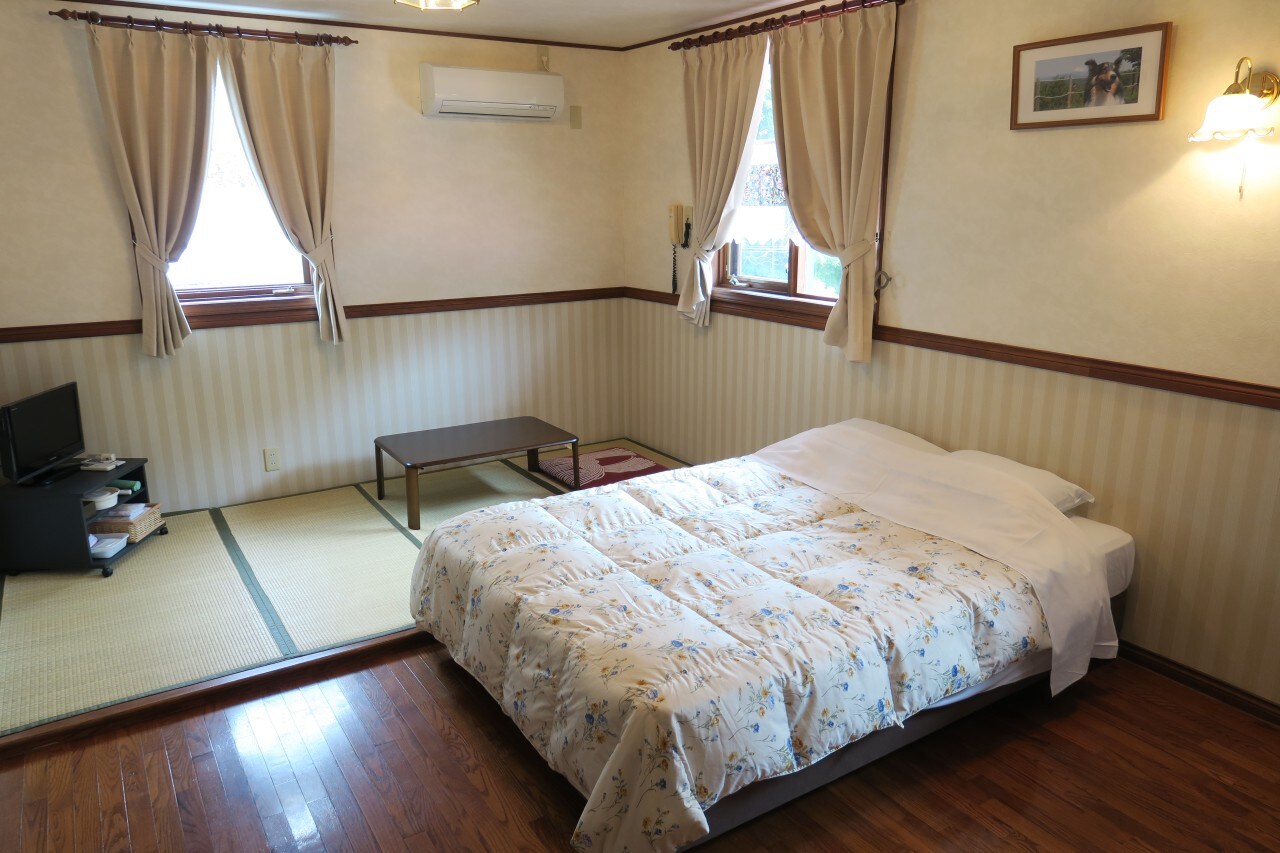Kamar bergaya Jepang-Barat