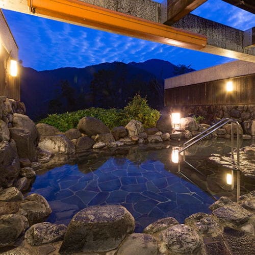 At night, it will be an open-air bath where you can enjoy the spectacular starry sky and magnificent nature.