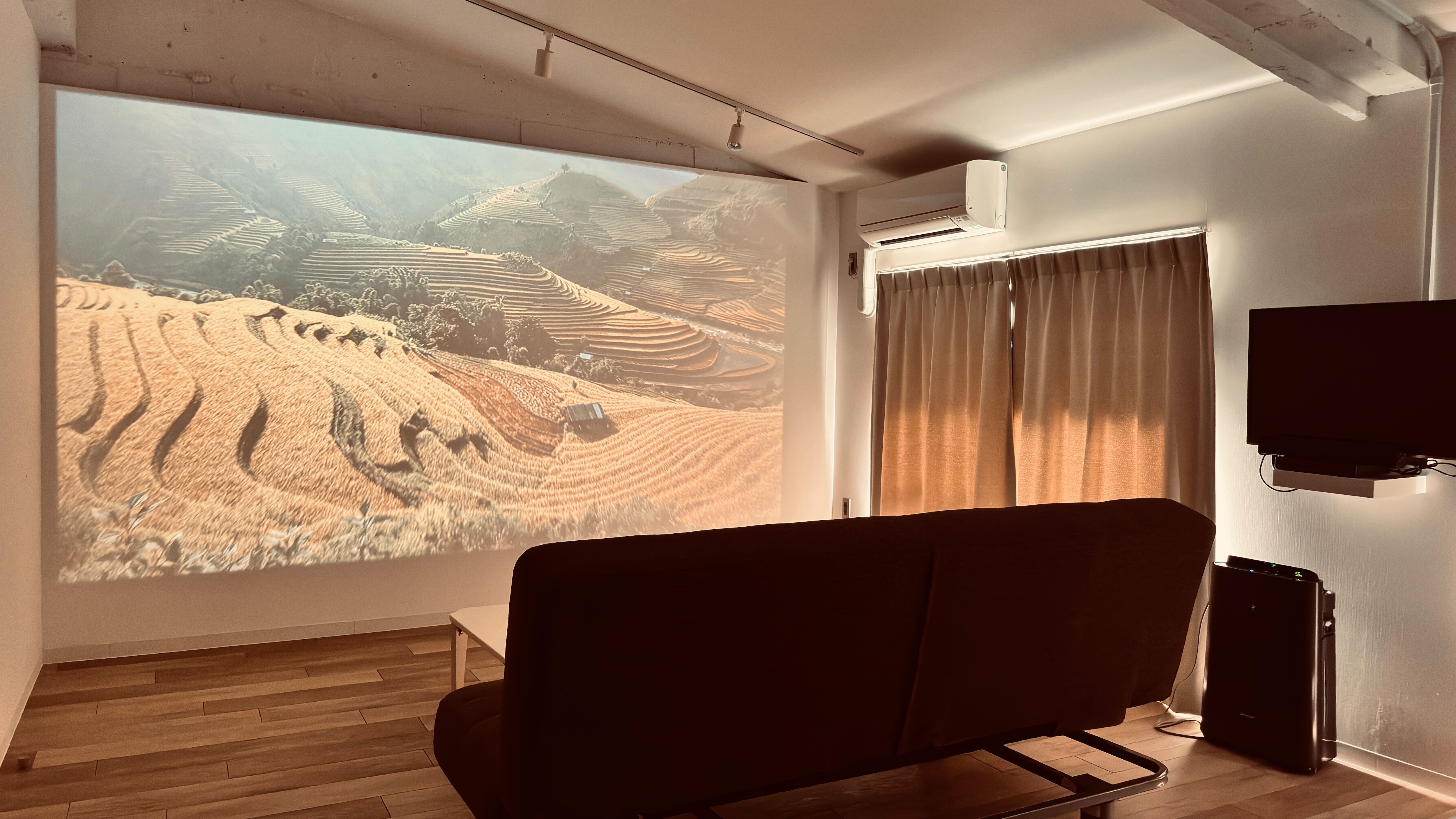 [Room with theater] Fourth room/120-inch projector