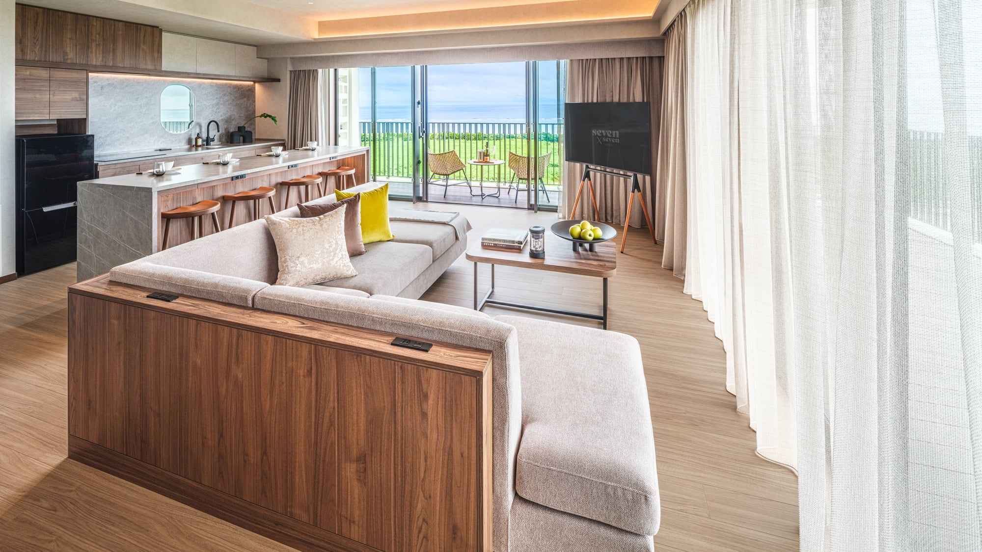 Deluxe bunk with jacuzzi (ocean view)