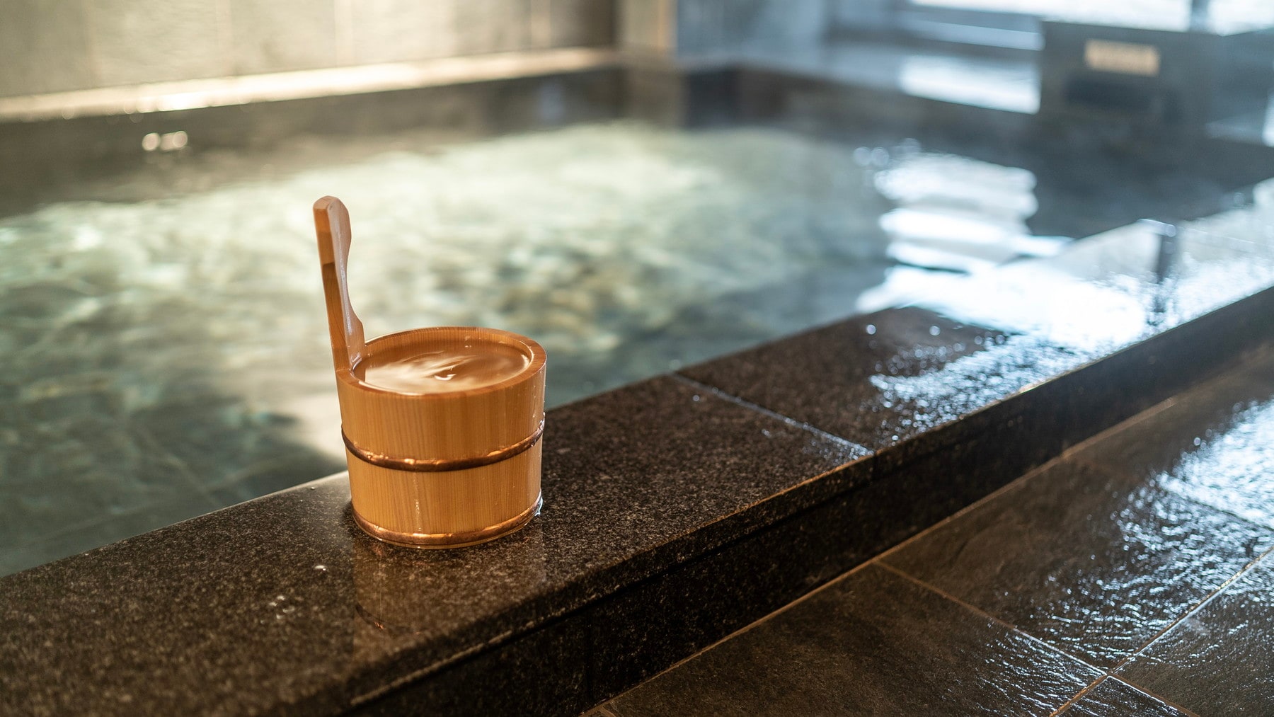 天然温泉「神水 美肌の湯」