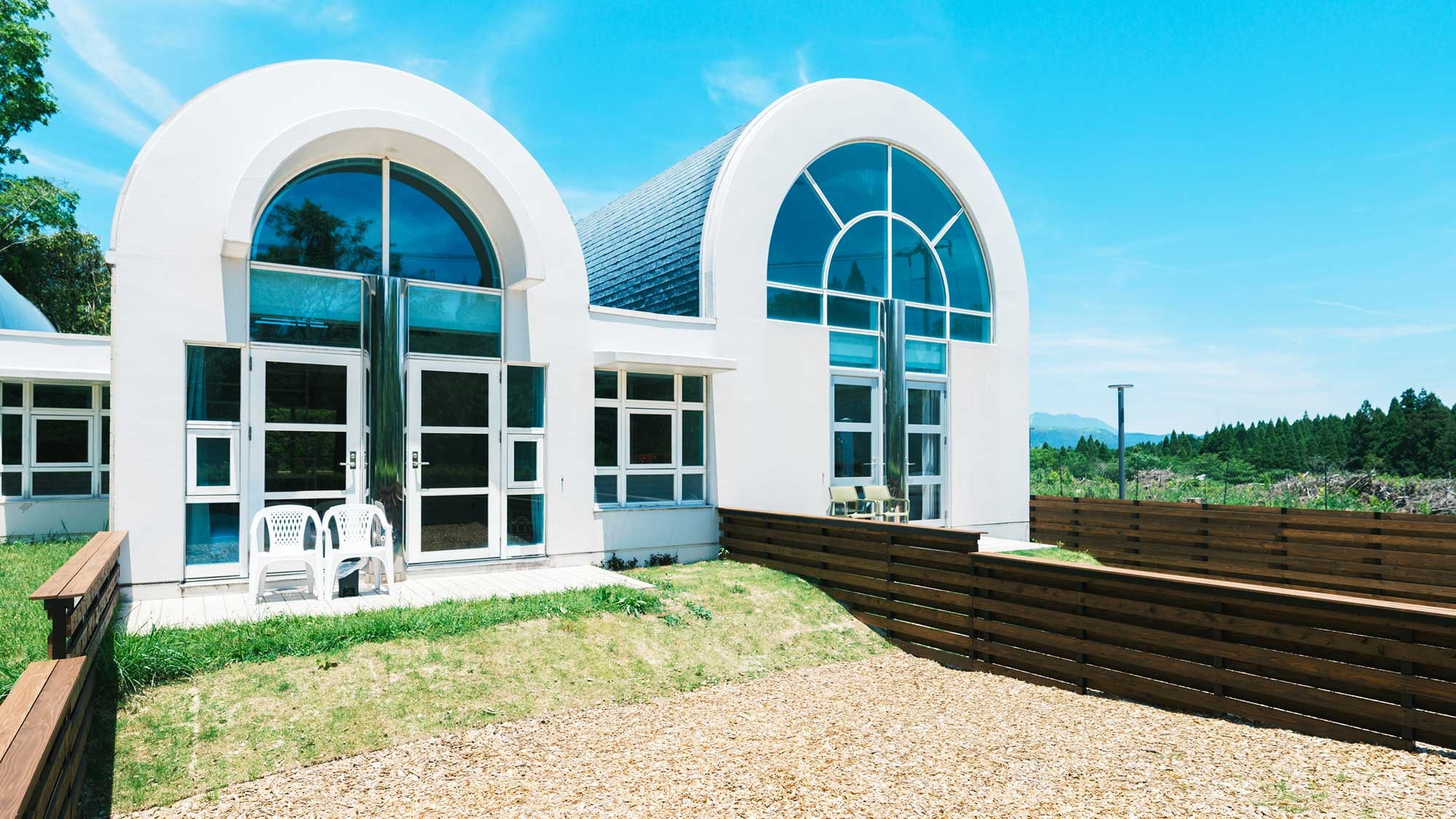 [Có chó・Phòng 1 (53m²)] Bước ra khỏi cửa sổ phòng ra sân hiên và bạn sẽ thấy khu vực chạy riêng cho chó của mình!