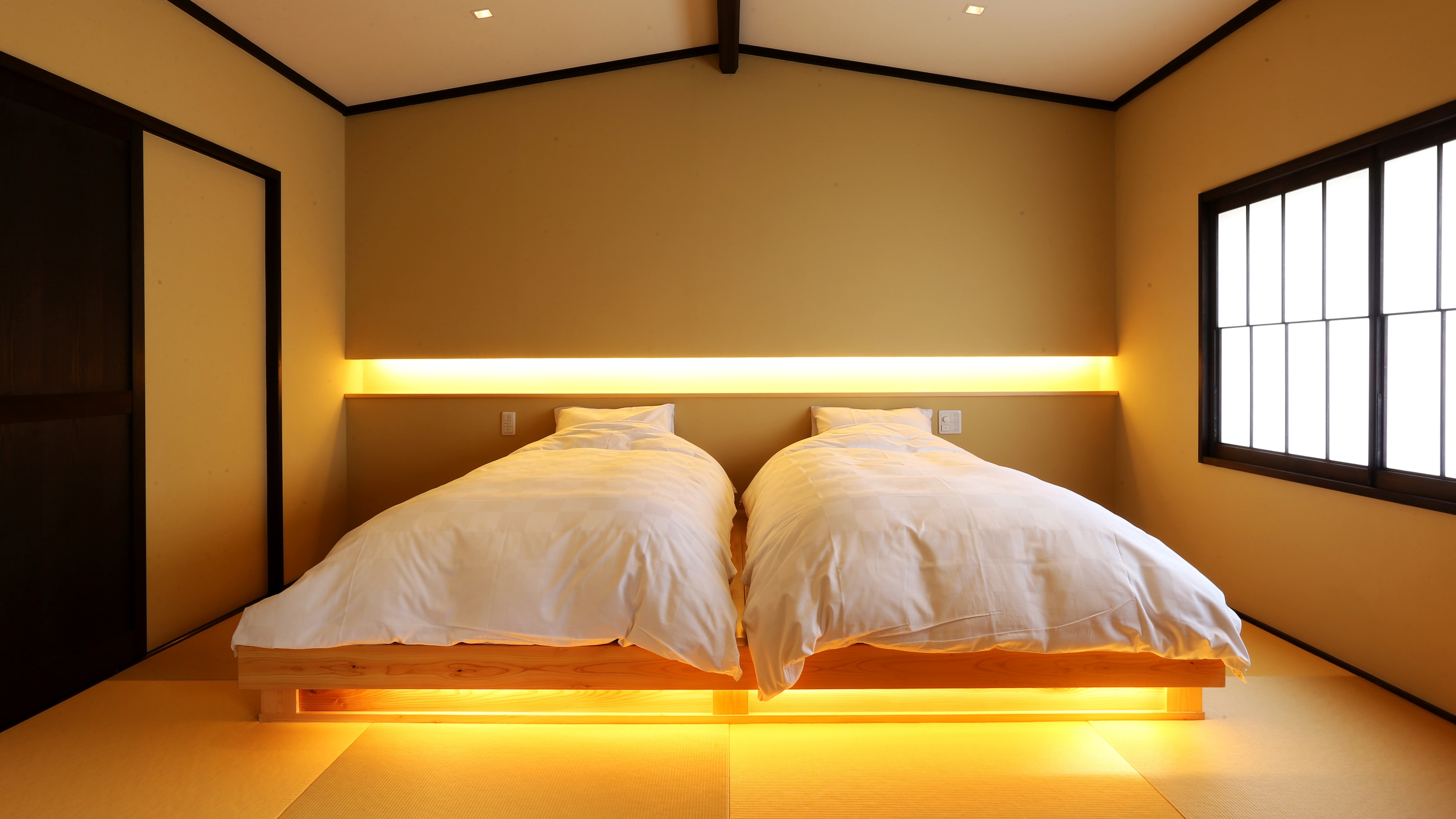 [Japanese and Western room with garden overlooking Amanohashidate]