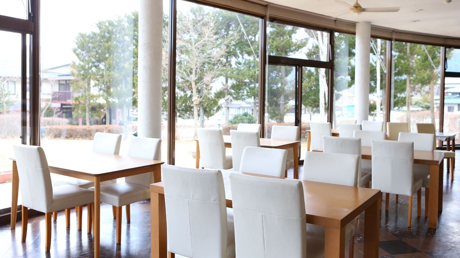 [Nhà hàng] Thưởng thức bữa sáng trong khi ngắm Hồ Kawaguchi và bình minh