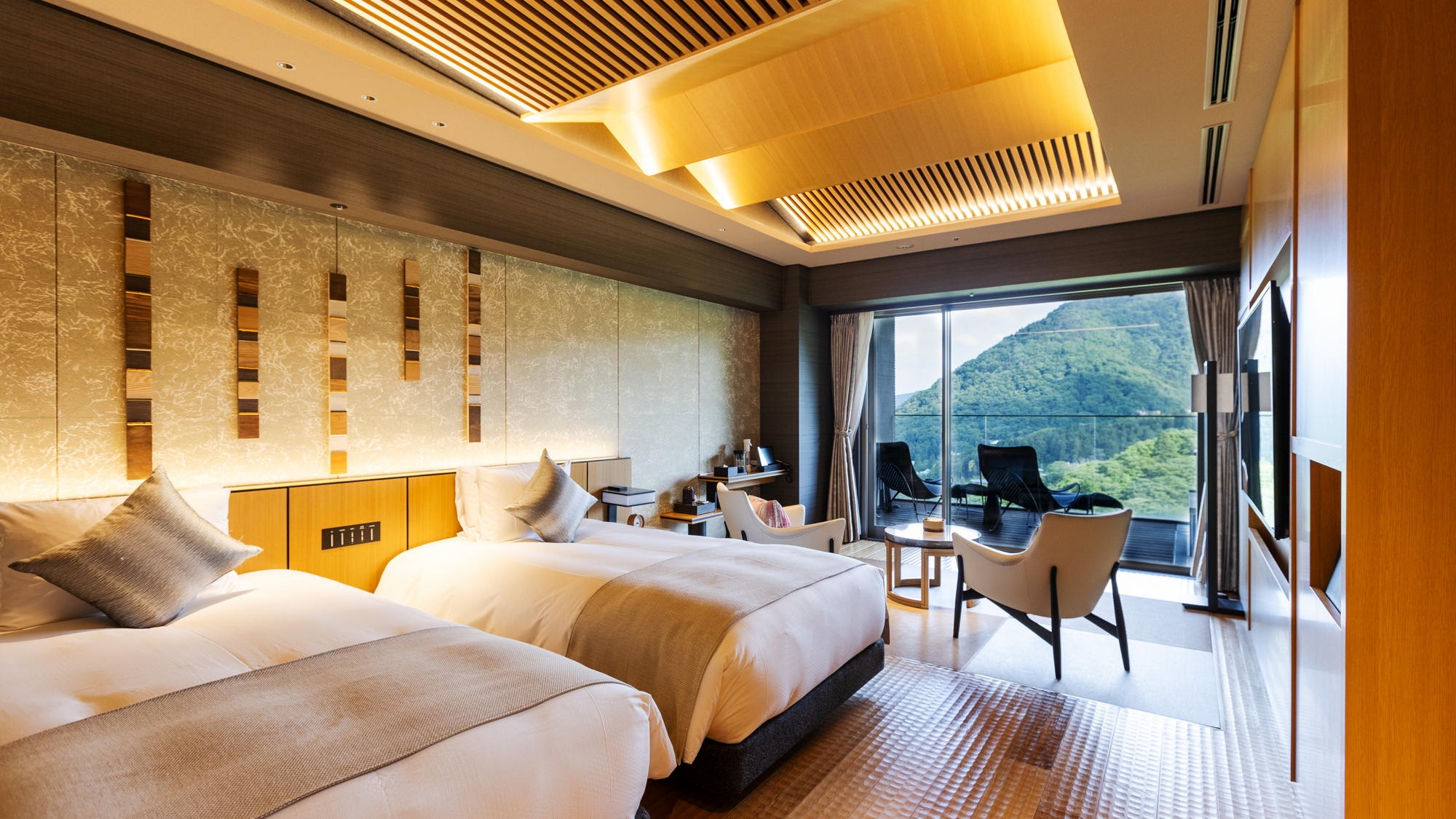 ◆東棟 佳ら久ルーム 露天風呂付（和タイプ）|最上階に位置する佳ら久随一の美景を独占する特別室。