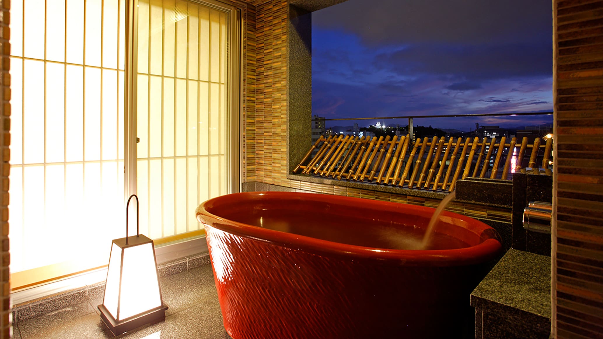Kochi's only guest room with an open-air bath