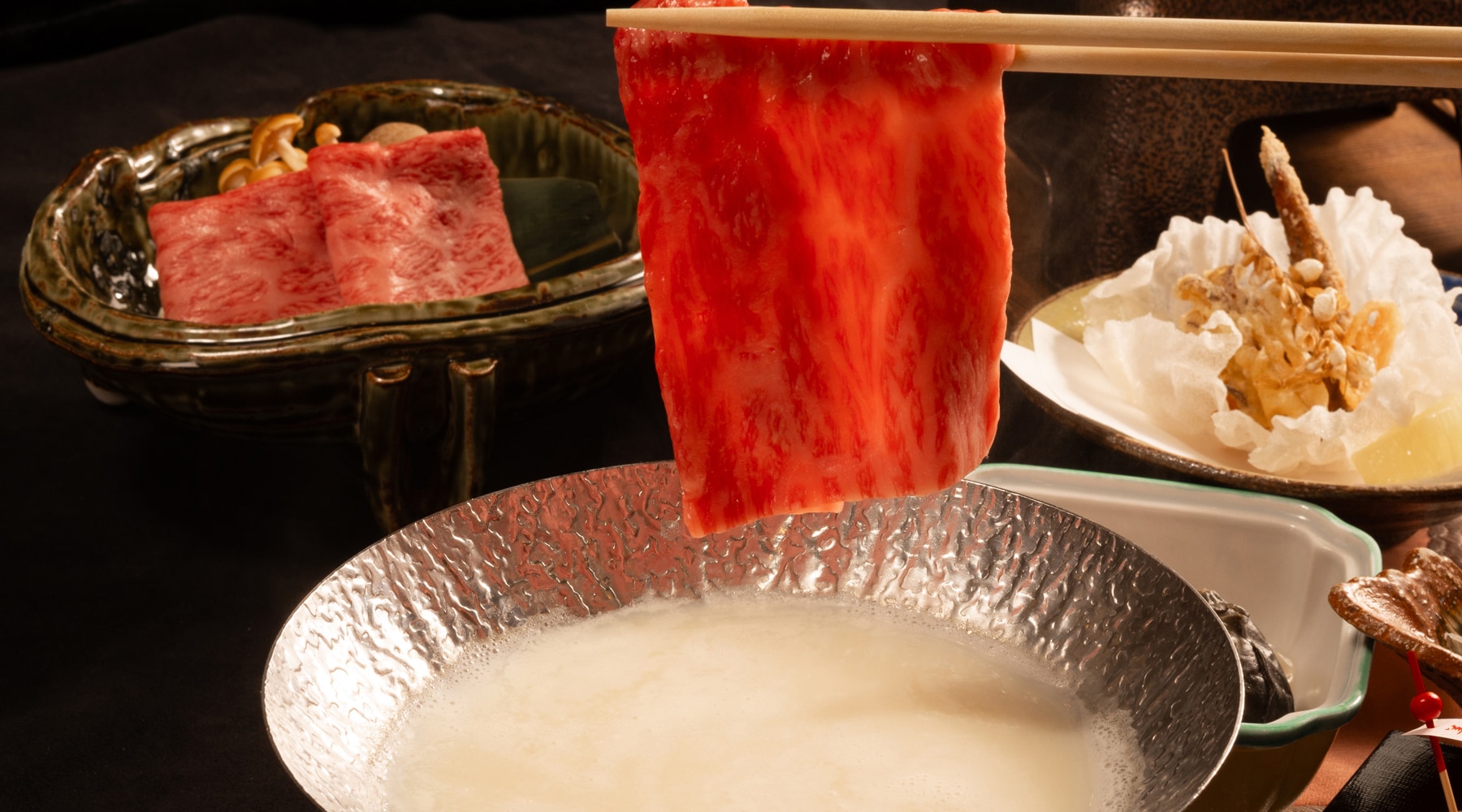 부드럽고 풍부한 맛이 입안에 퍼집니다. 검은 털 일본소의 두유 샤브