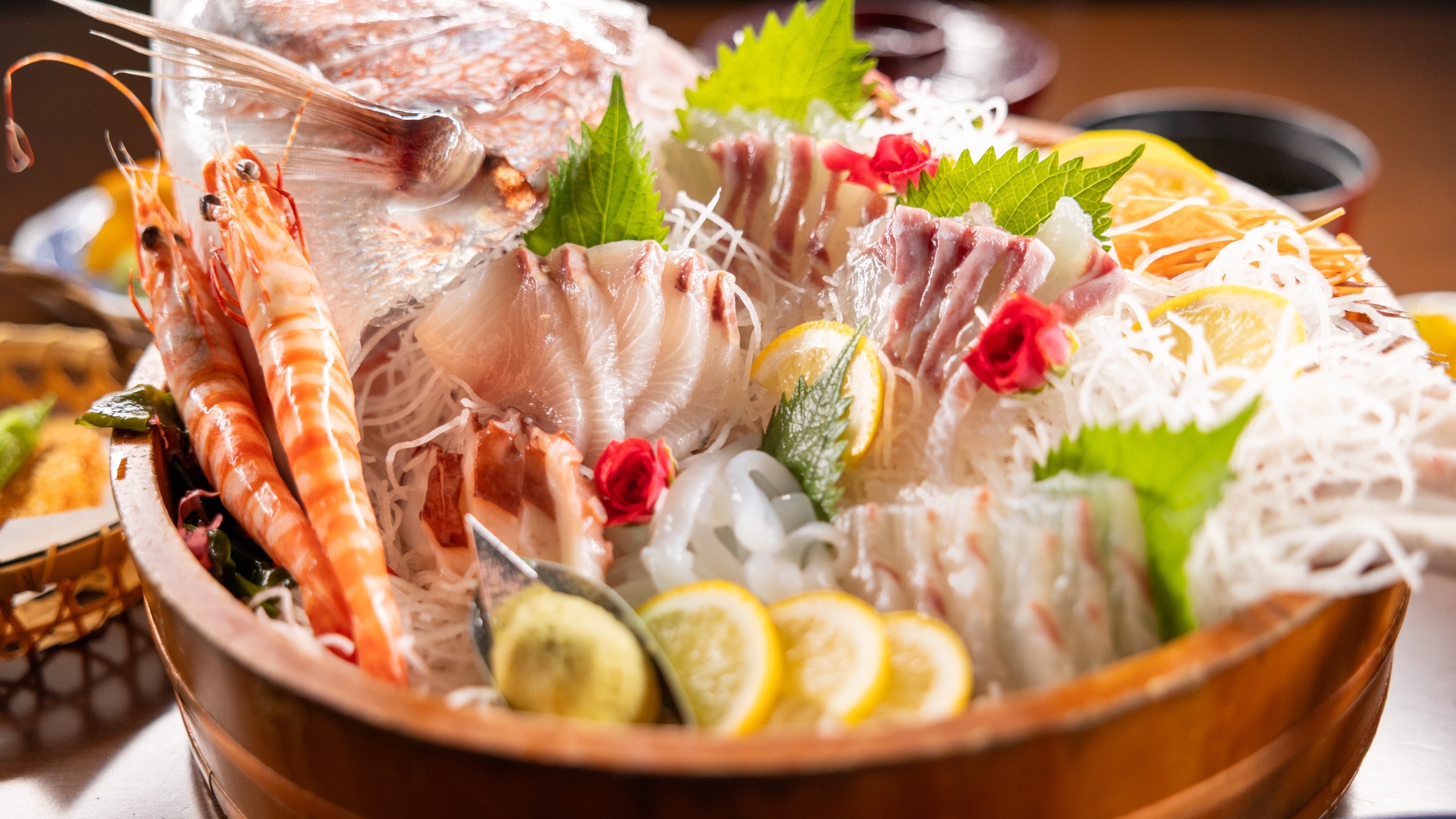 【お刺身桶盛り】思わず「わぁっ！」と言ってしまう岬亭自慢の桶盛り♪