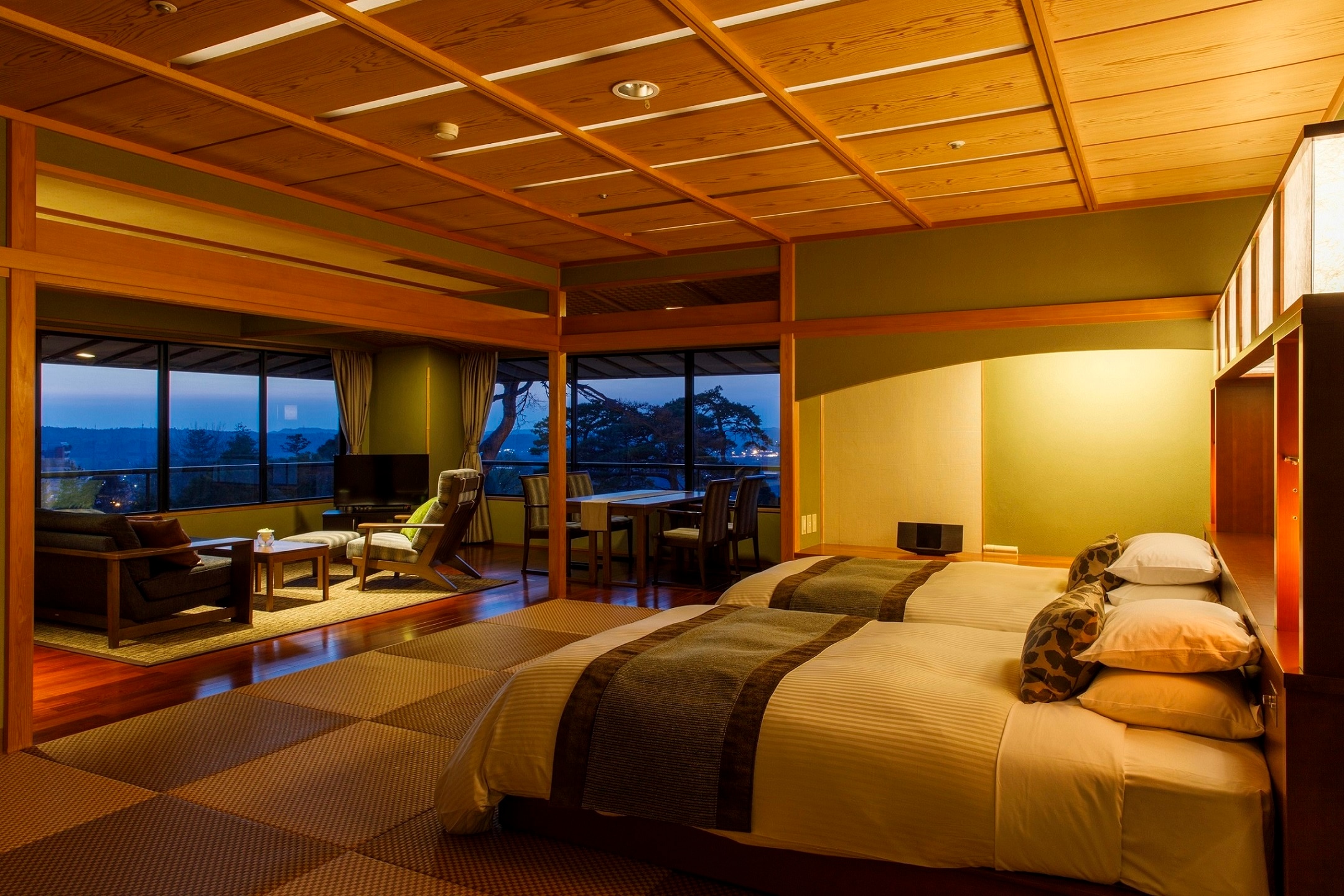 [Top floor: Kazahana] Luxury twin room with panoramic bath (example) Twin beds