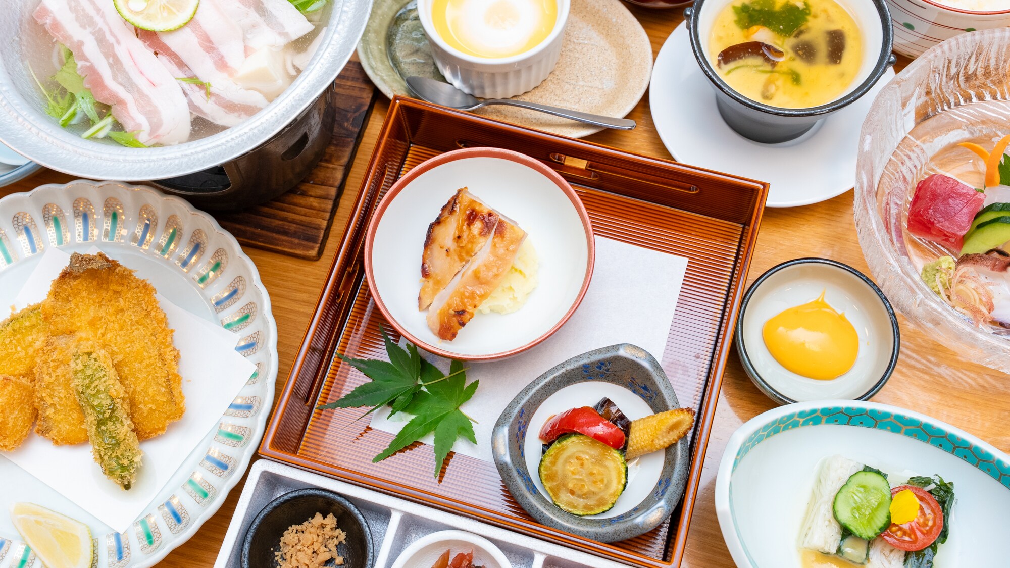 [Dinner] Enjoy a seasonal kaiseki meal prepared by our skilled chef. Savor the luxurious flavors and dishes that reflect the essence of each season!