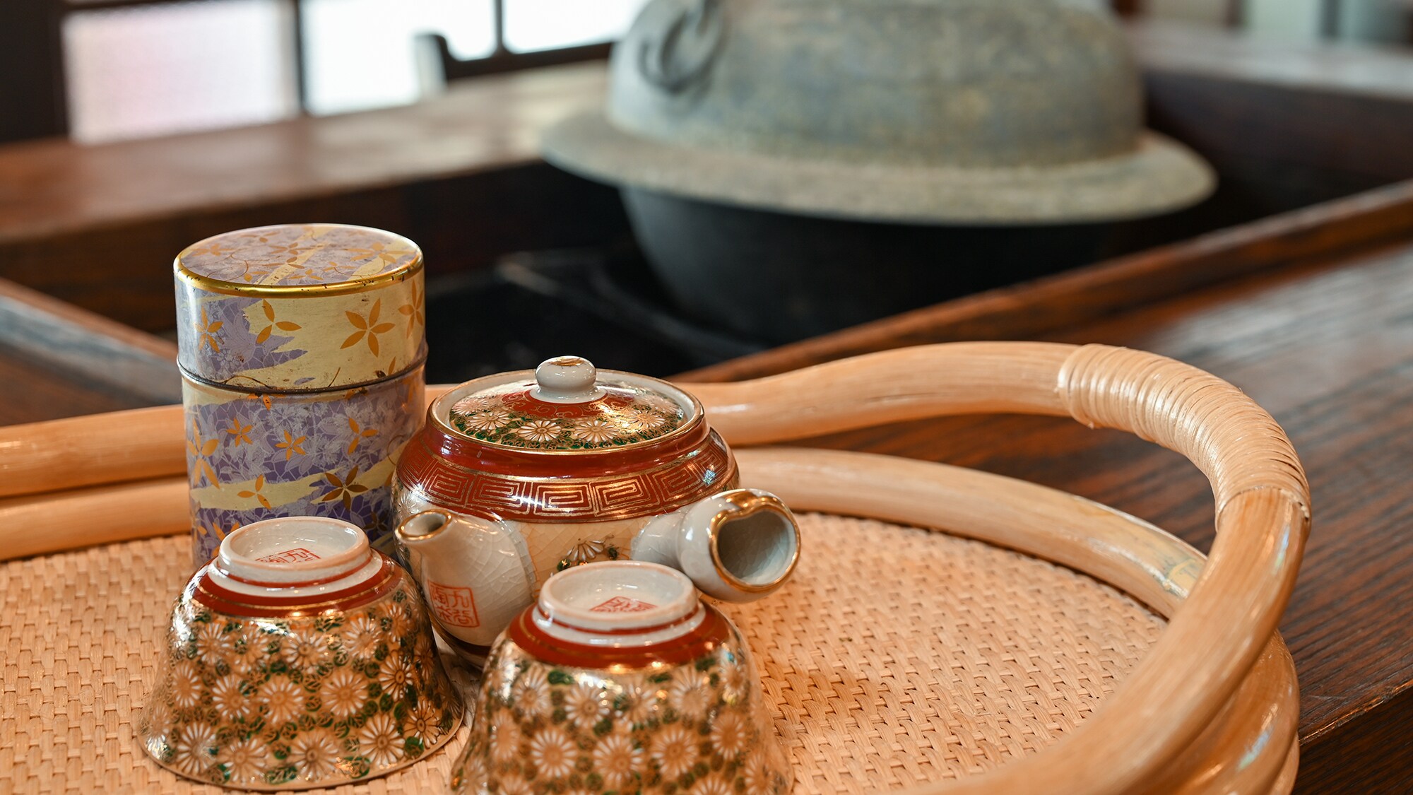 * [Tea set] We have a tea set in each room where you can take a break.