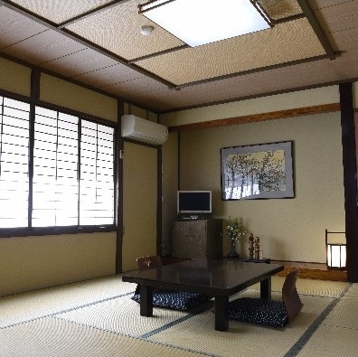 10 tatami Japanese-style room (smoking allowed) No children allowed [Capacity: 2-4 people]