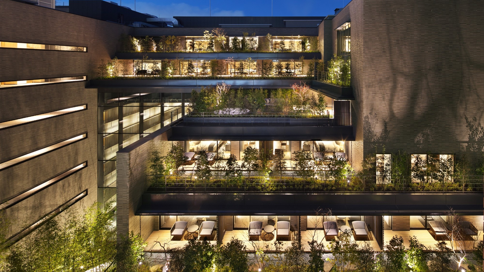 Exterior 2000×1125
