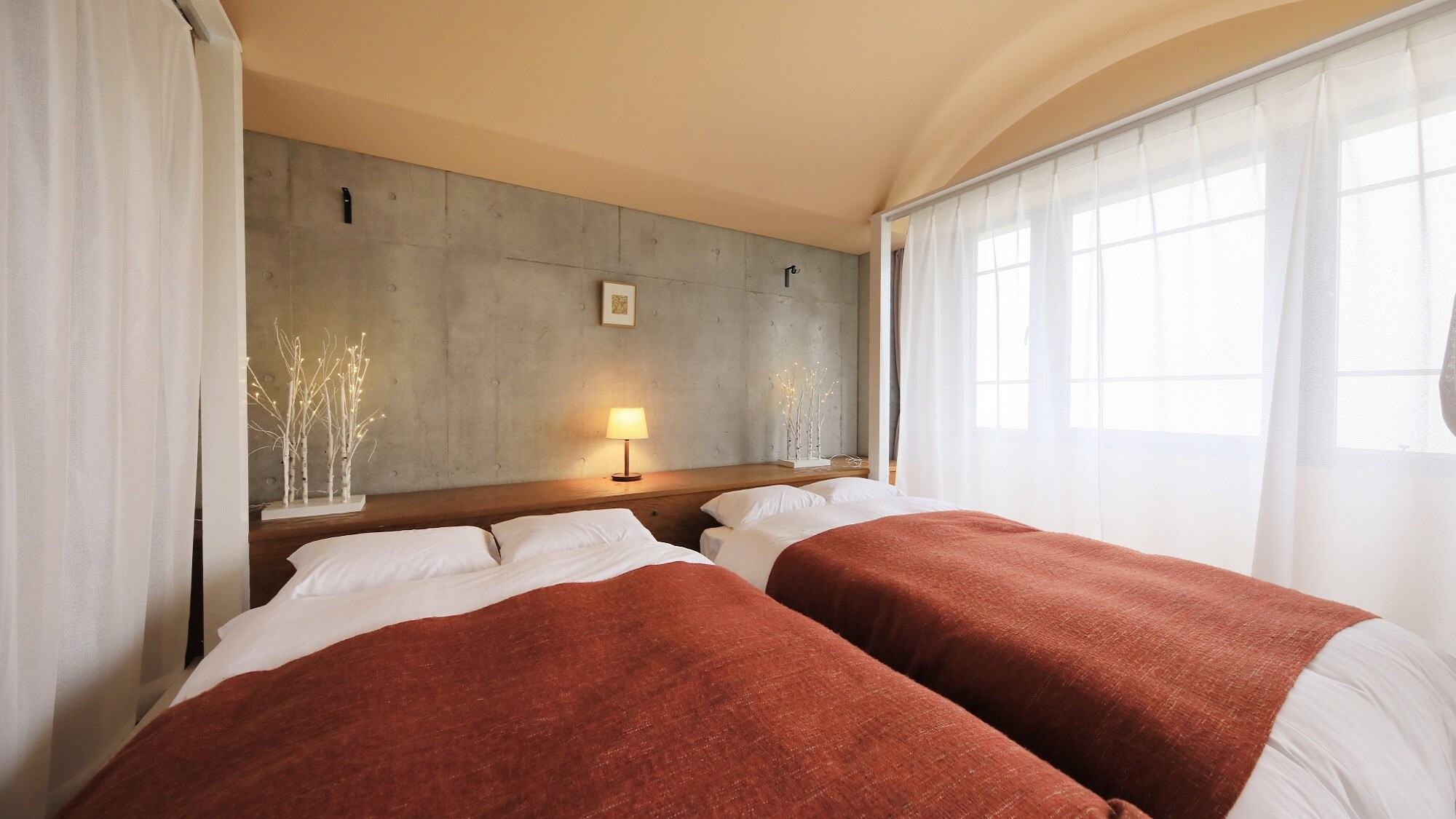 [Top floor ocean view deluxe]