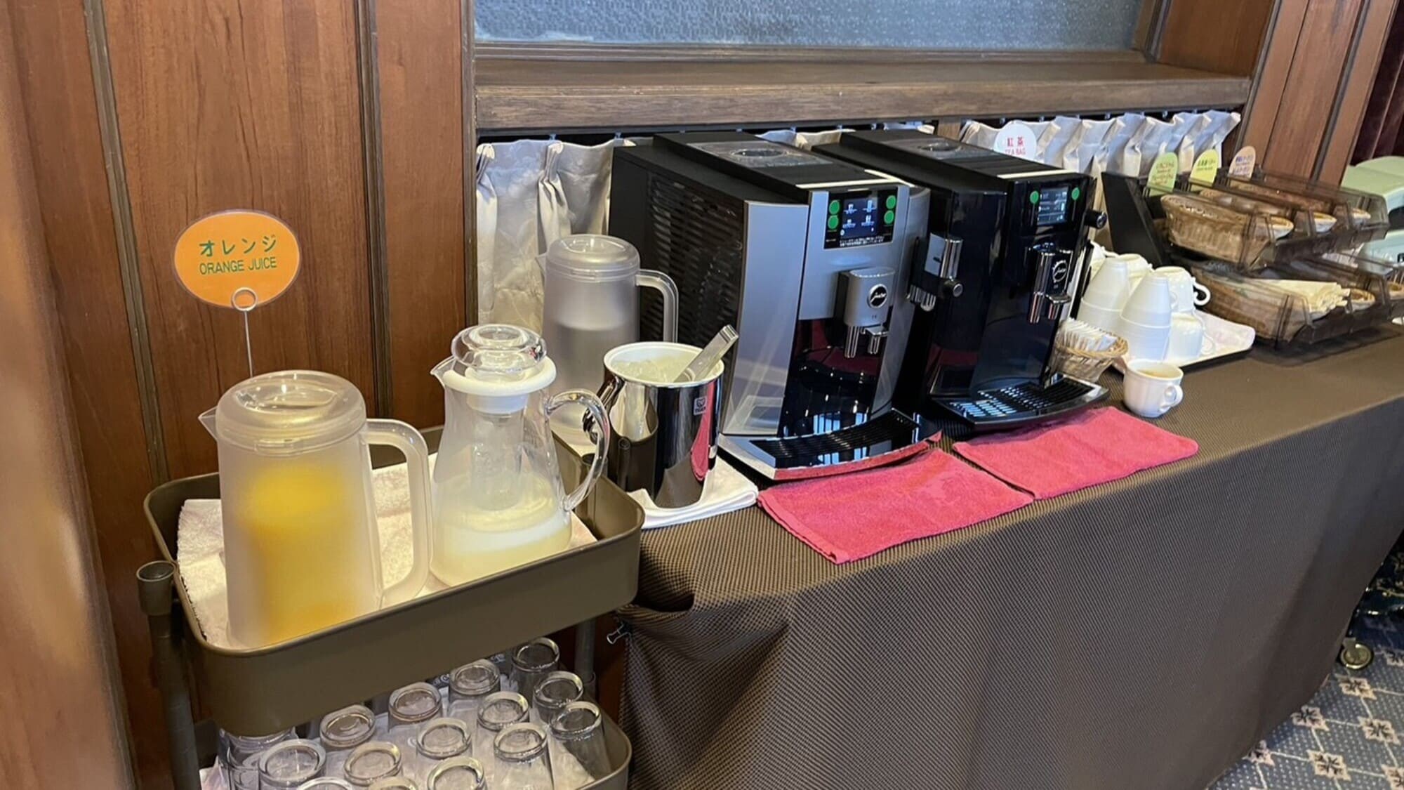 ◆ <Free breakfast> Various drinks such as coffee, orange juice, milk, and tea are available.